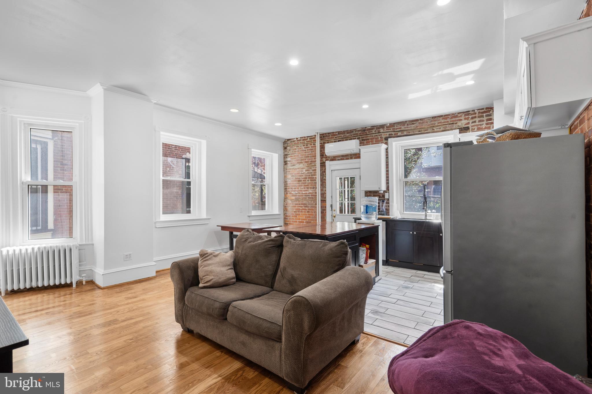 4830 Cedar Ave