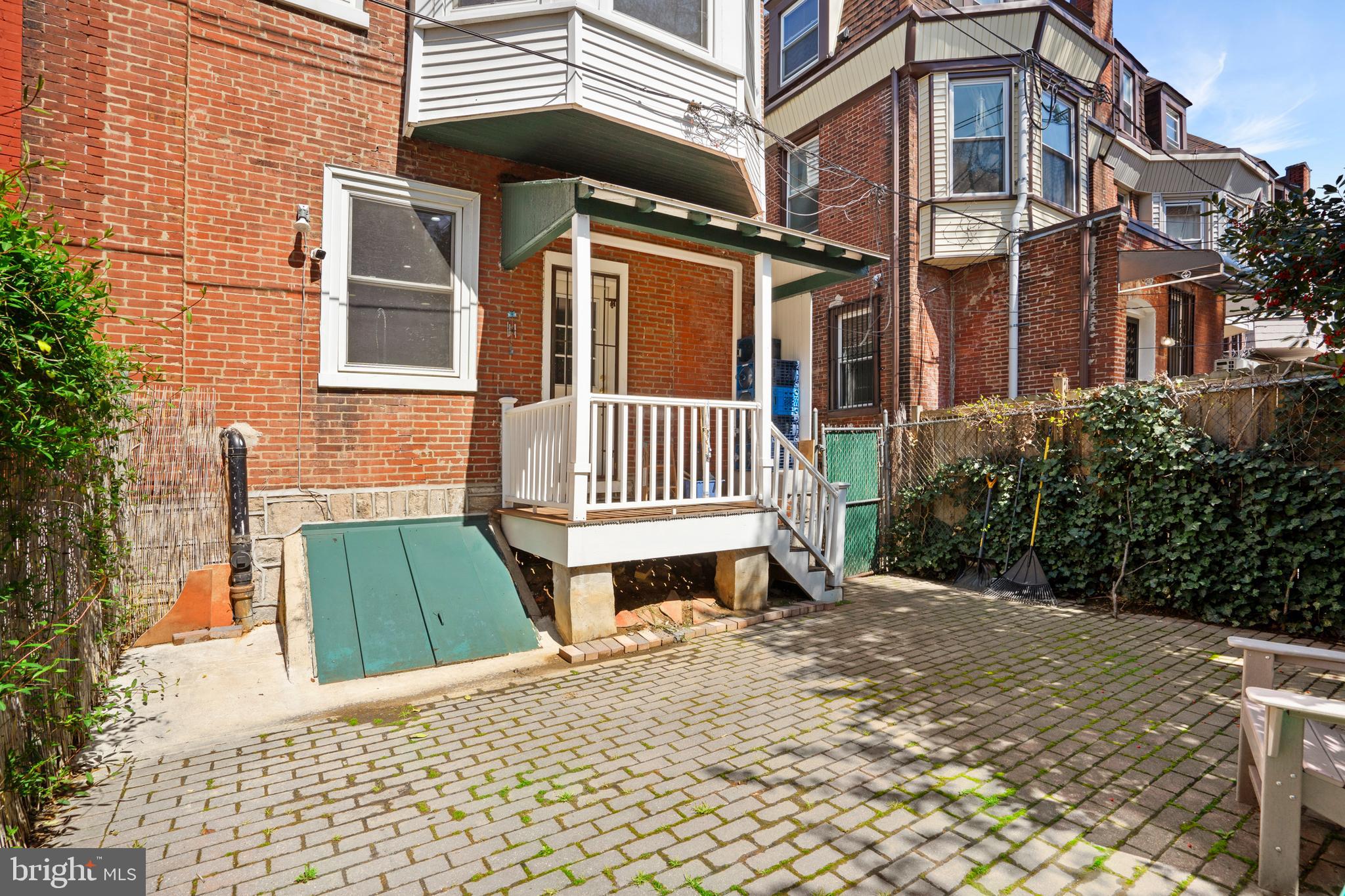 4830 Cedar Ave