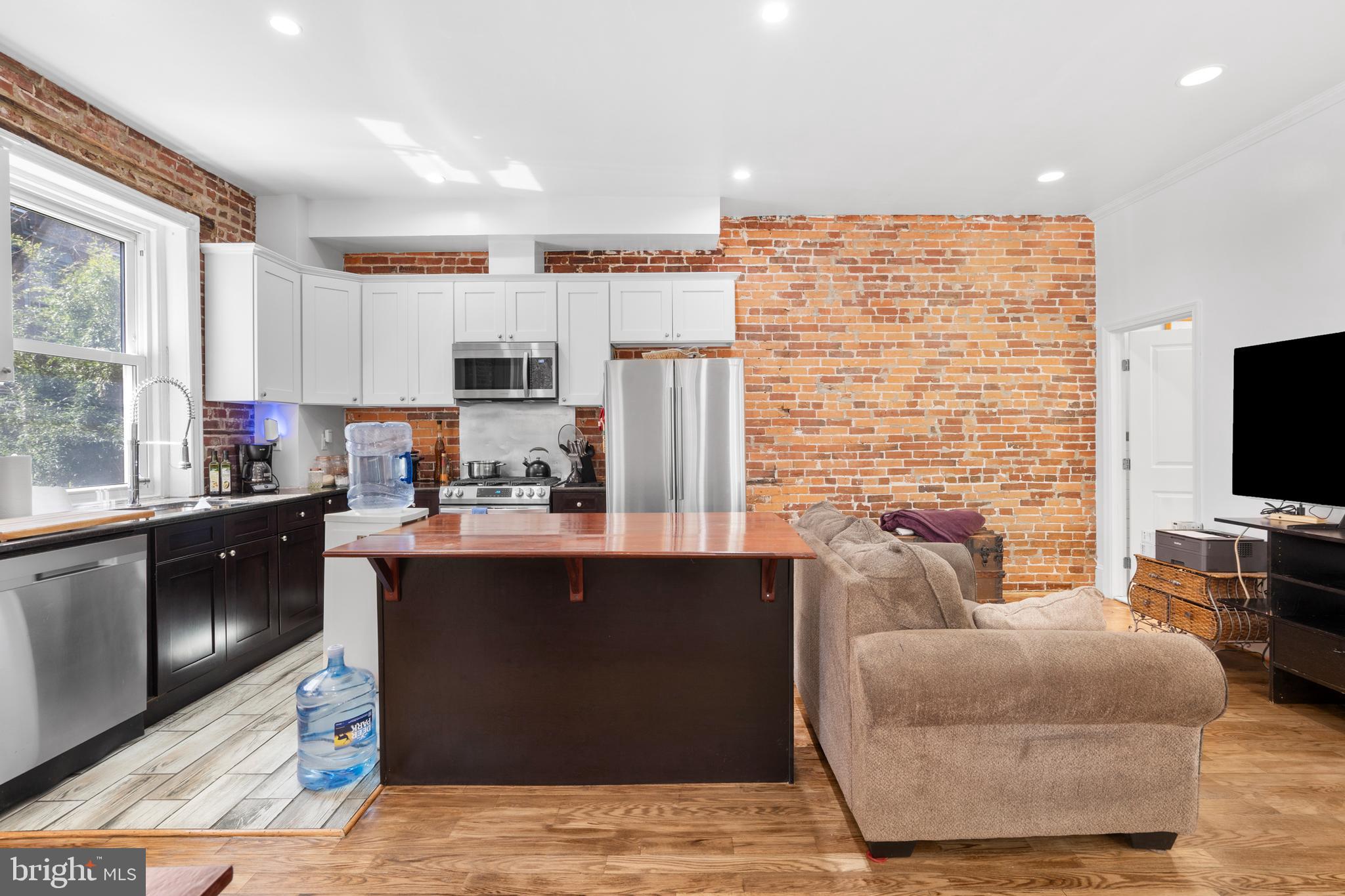 4830 Cedar Ave
