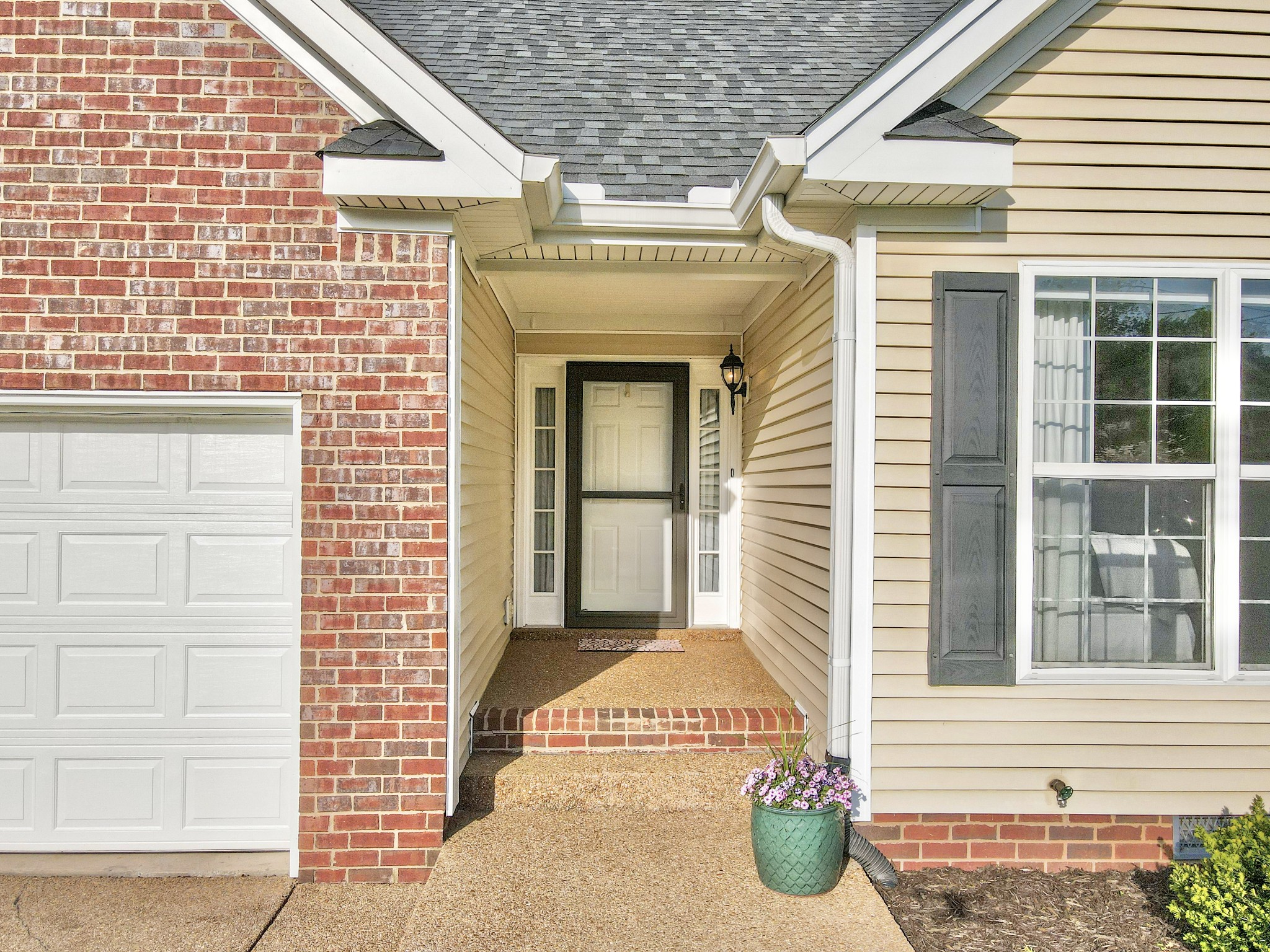 2706 Aston Woods Ln