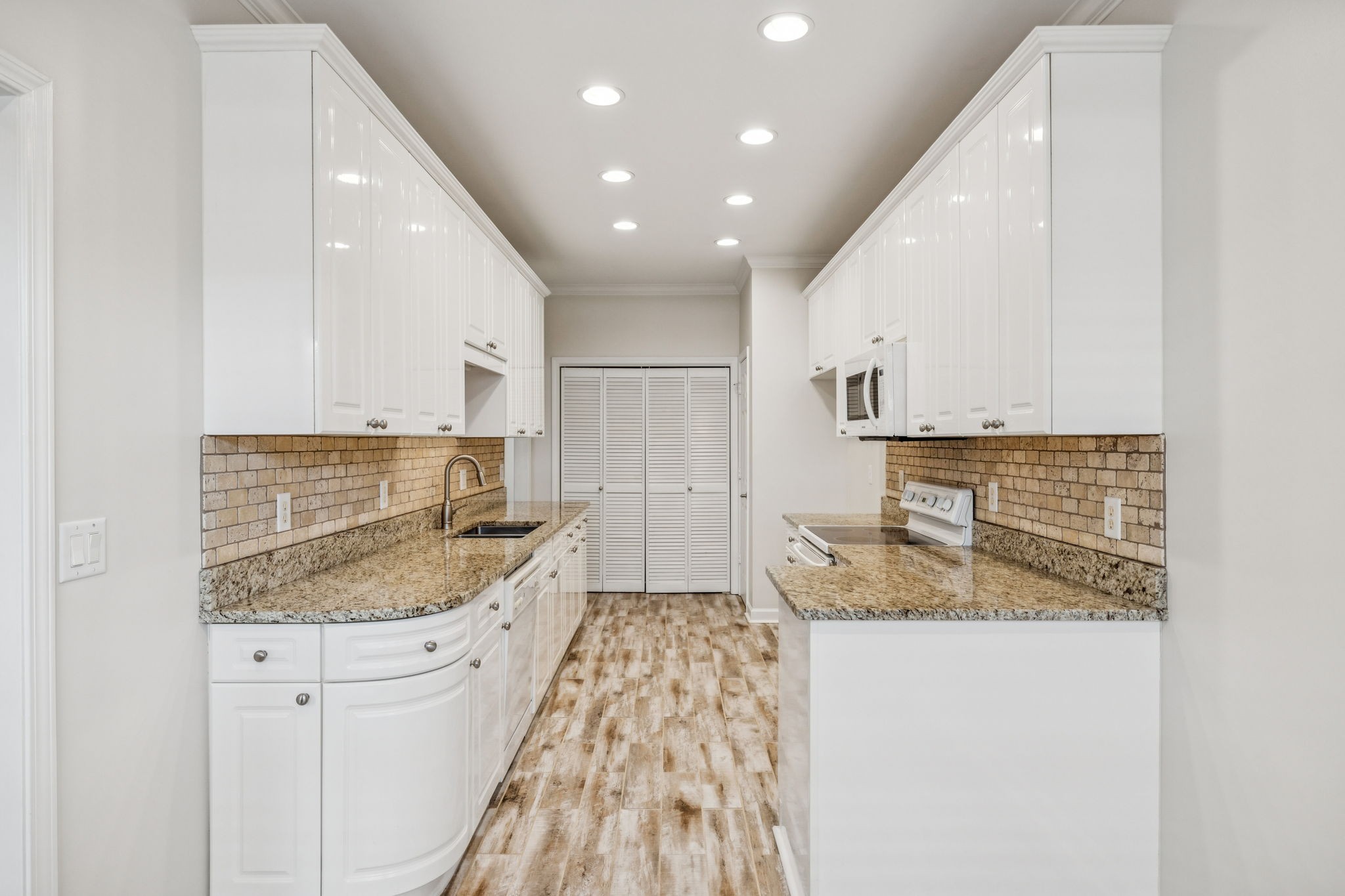 7057 Sunrise Cir