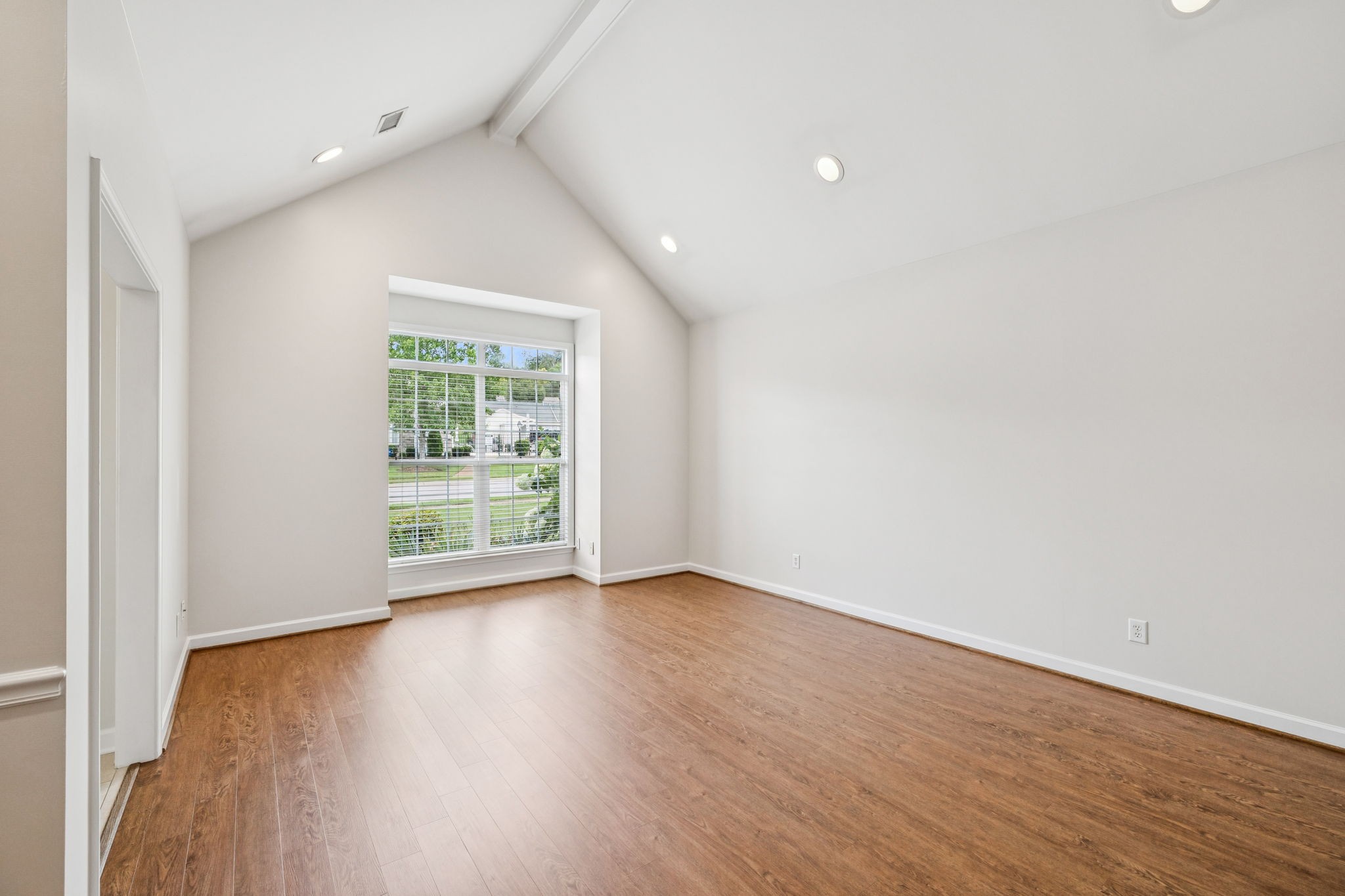 7057 Sunrise Cir