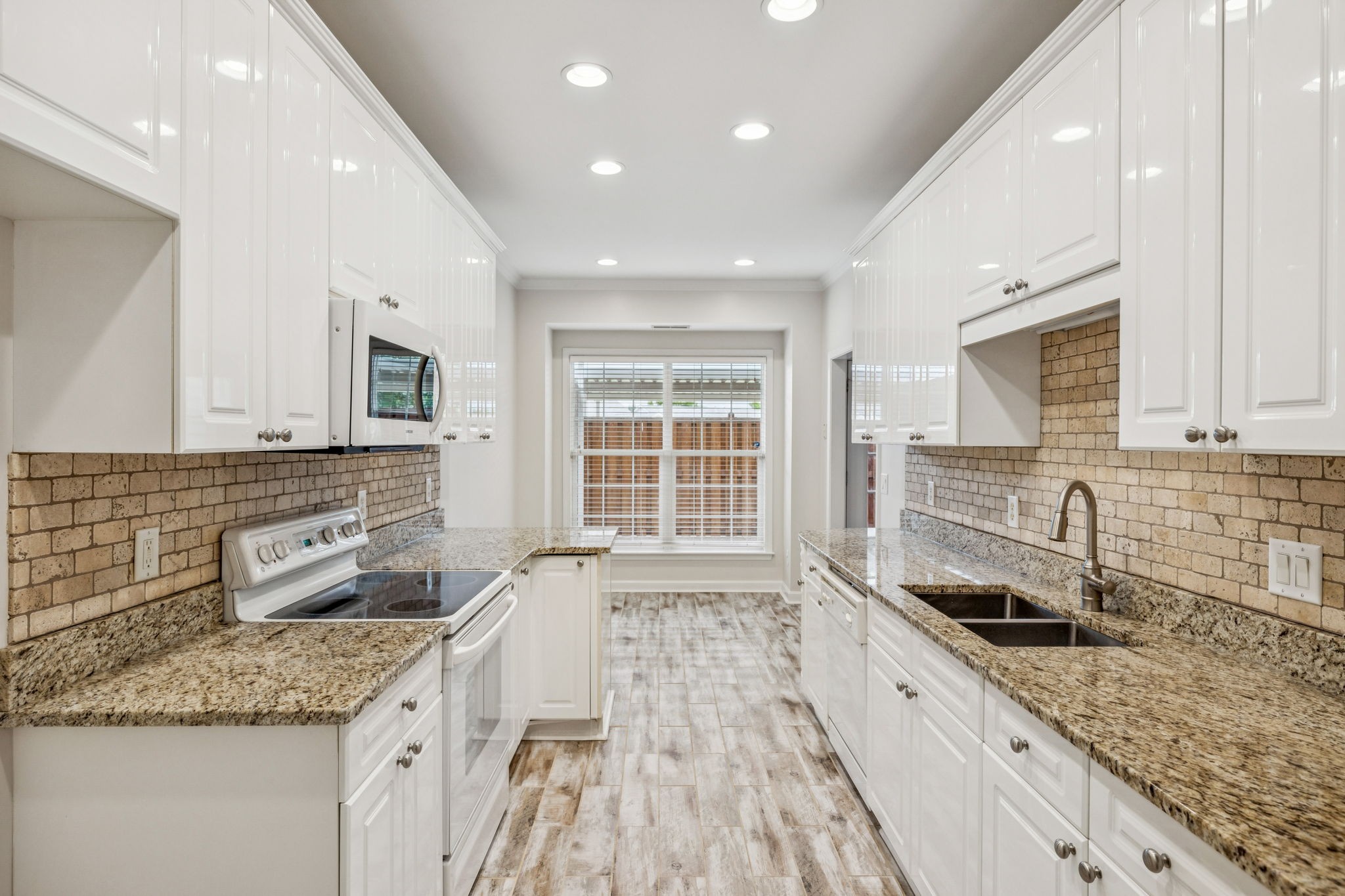 7057 Sunrise Cir
