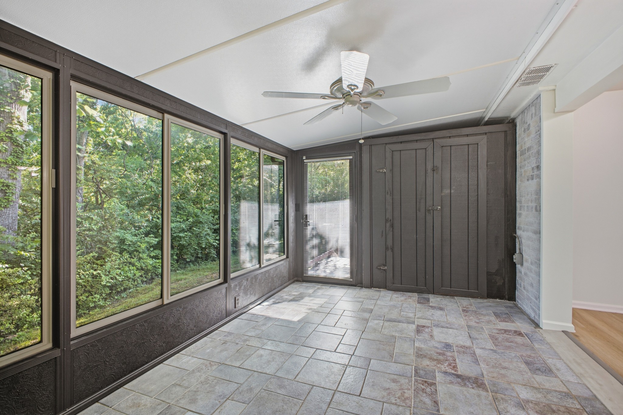 413 Deer Lake Dr