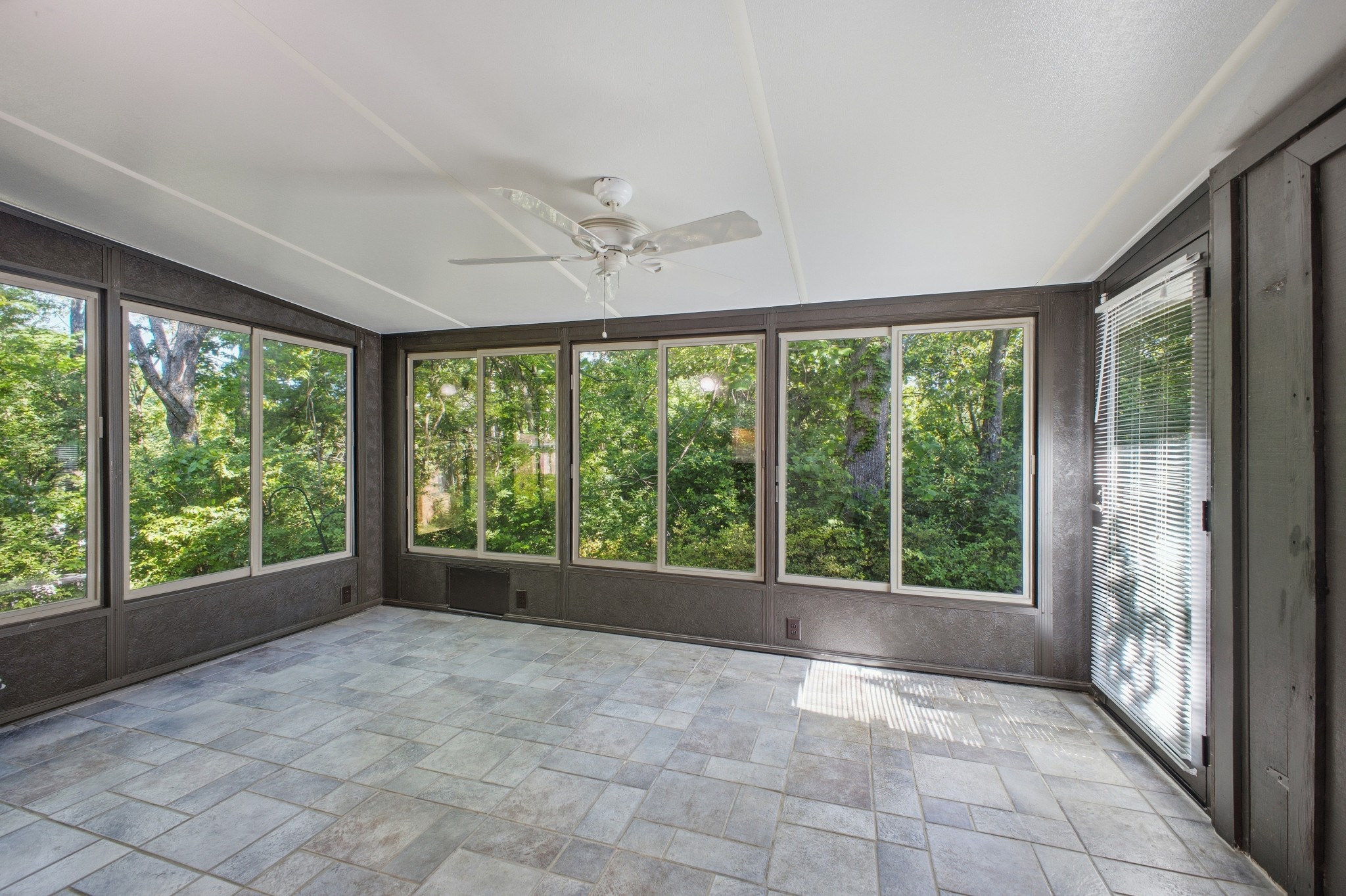 413 Deer Lake Dr