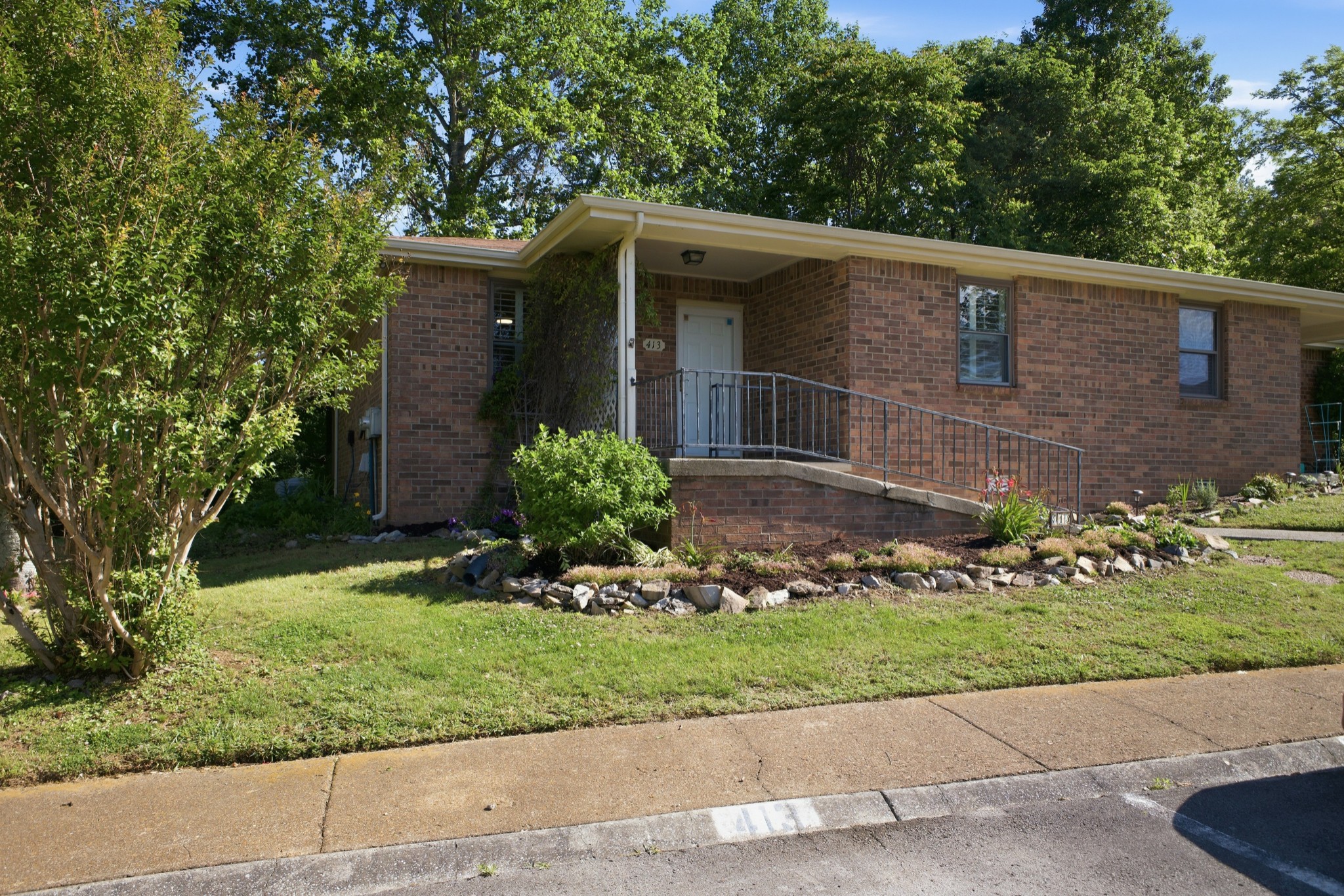 413 Deer Lake Dr