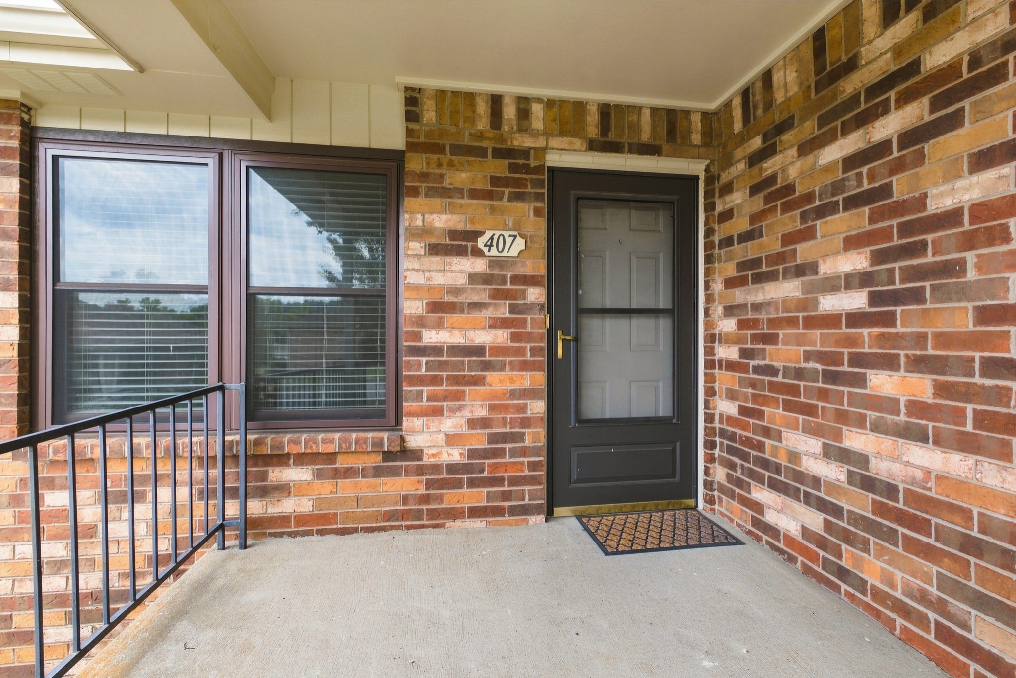 407 Deer Lake Dr