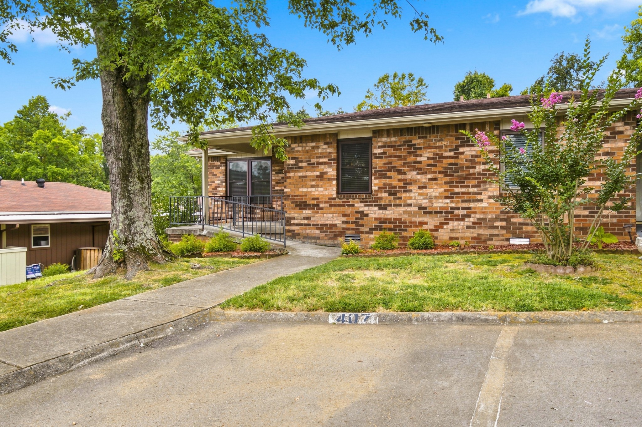 407 Deer Lake Dr