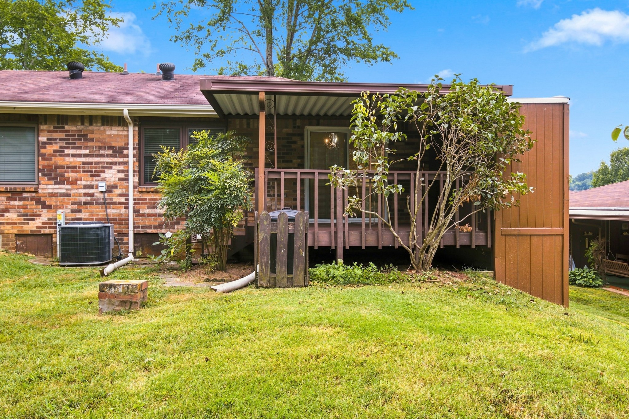 407 Deer Lake Dr