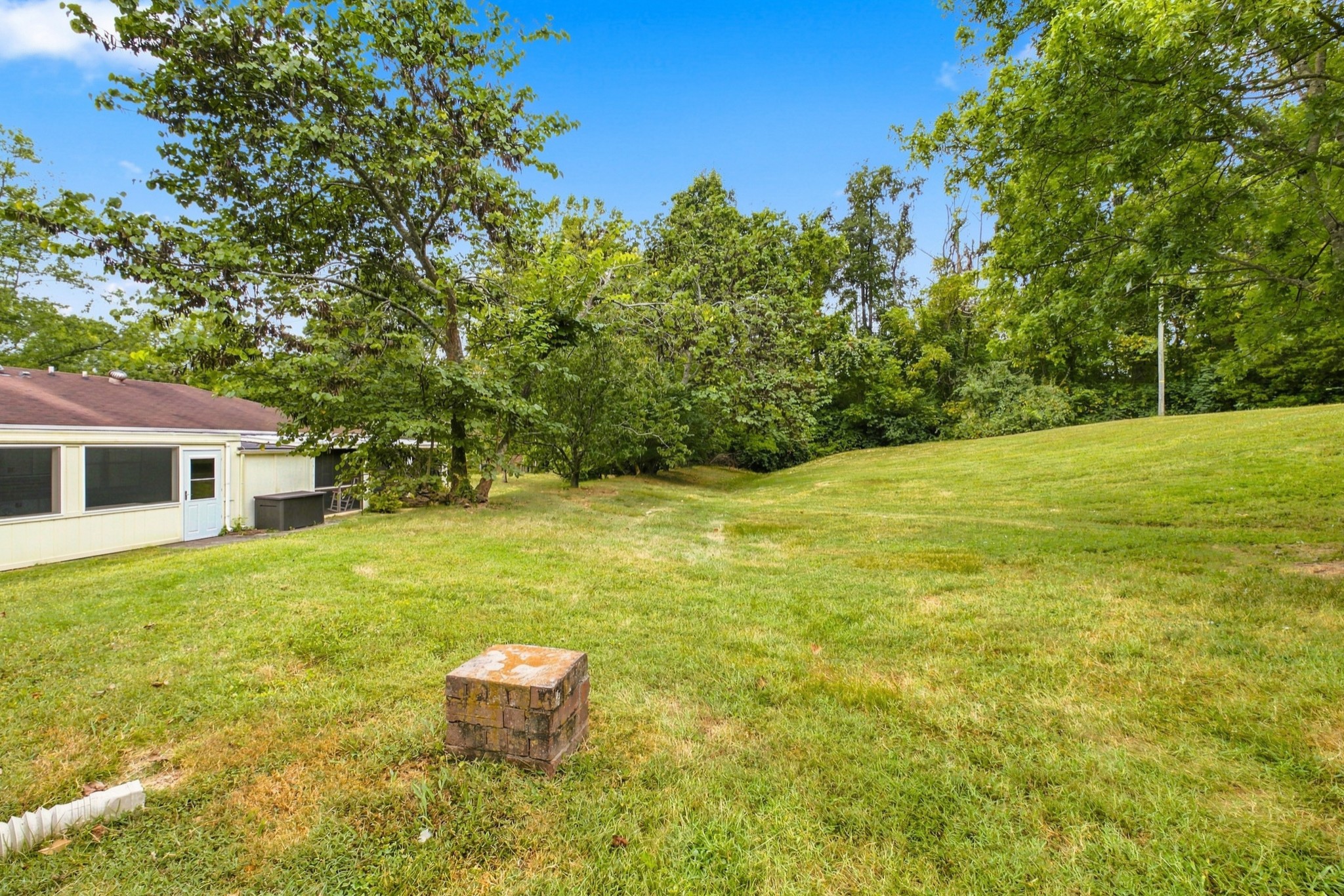 407 Deer Lake Dr