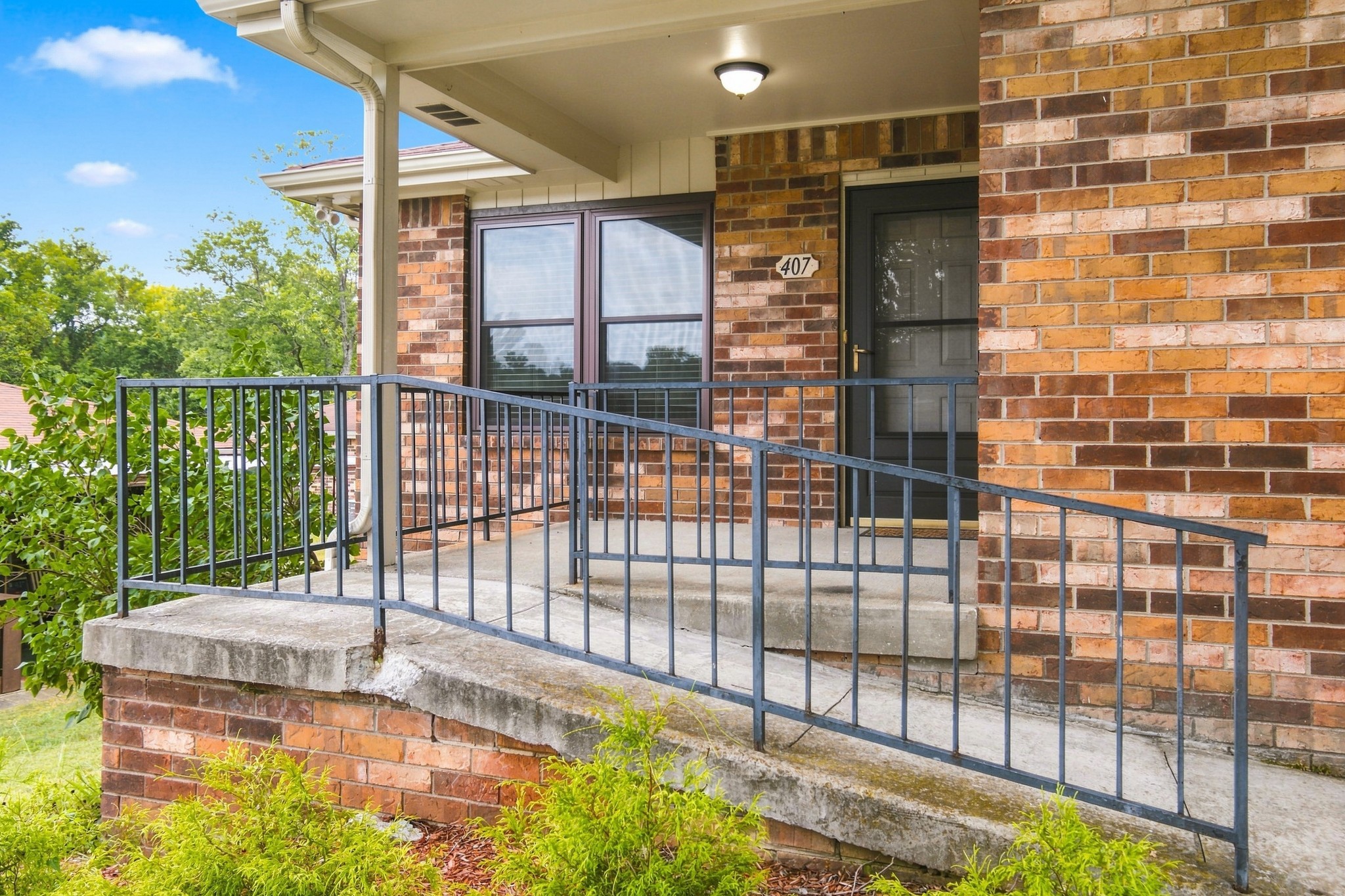 407 Deer Lake Dr