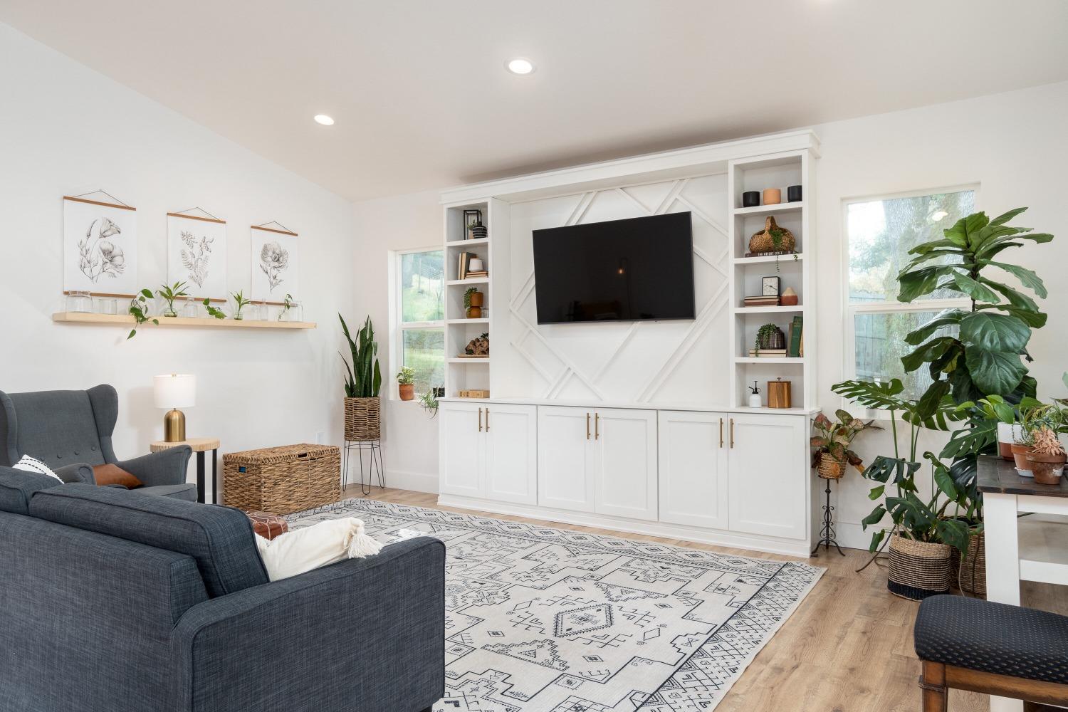 4891 Creekside Drive