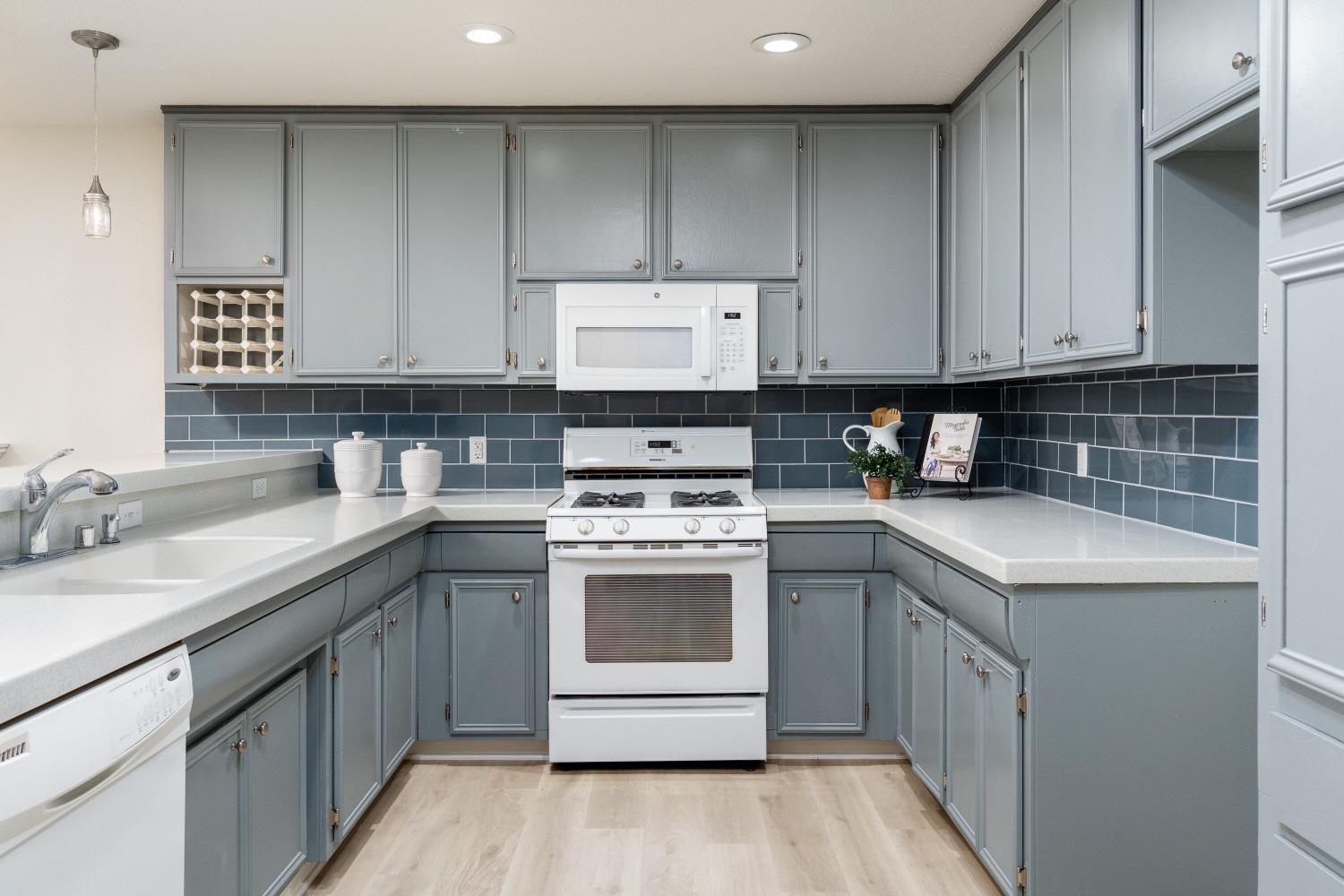 959 King George Way
