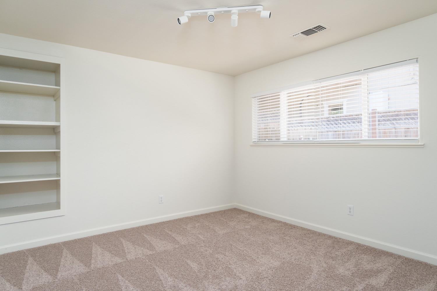 959 King George Way