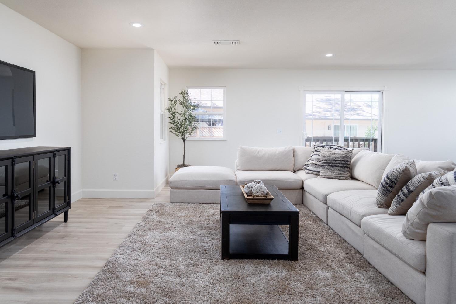 959 King George Way