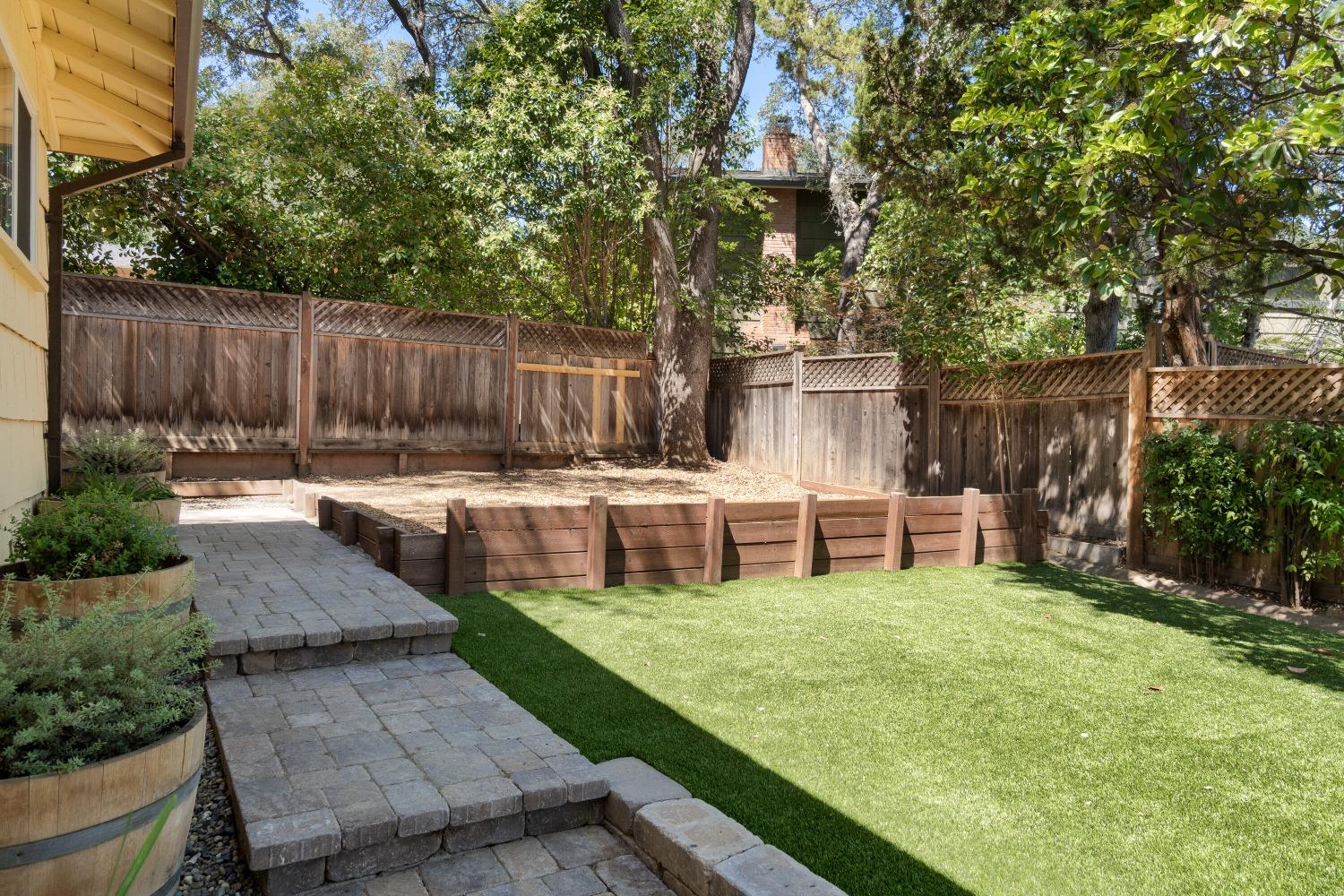 959 King George Way