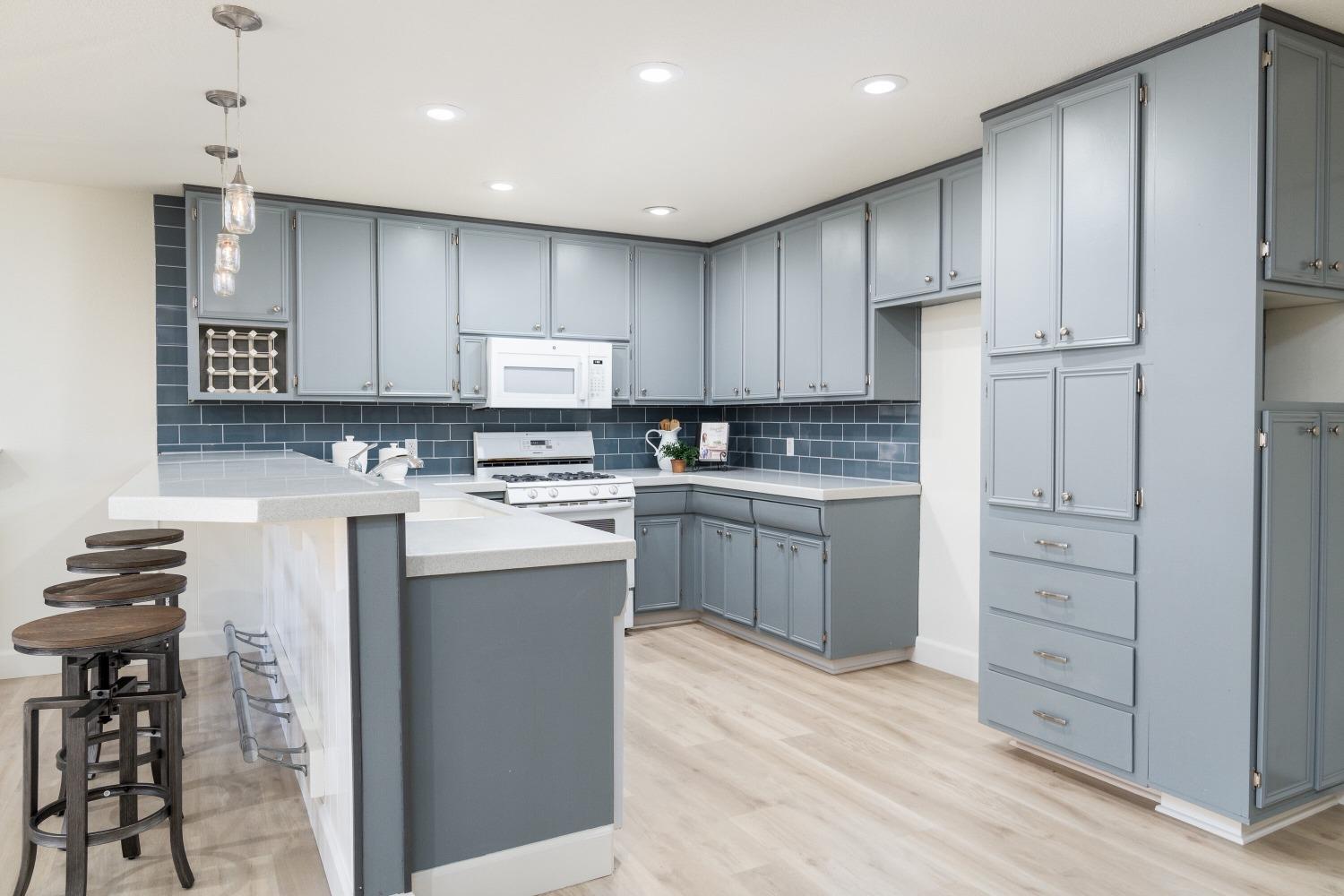959 King George Way