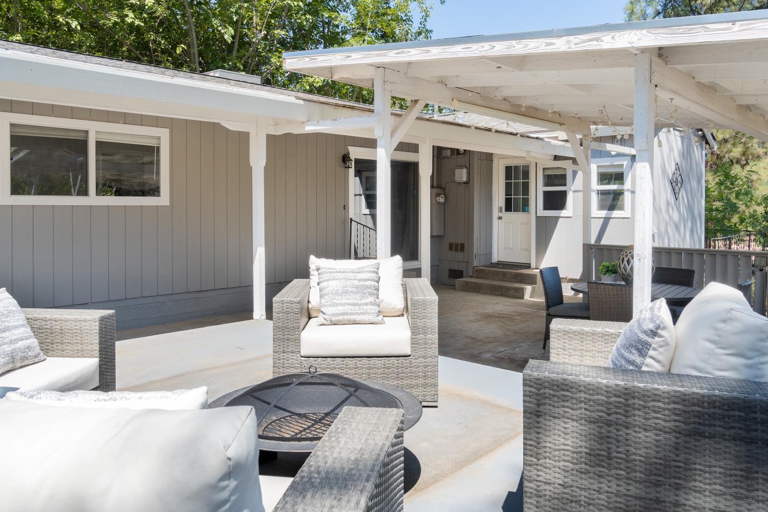 8550 Greenback Lane
