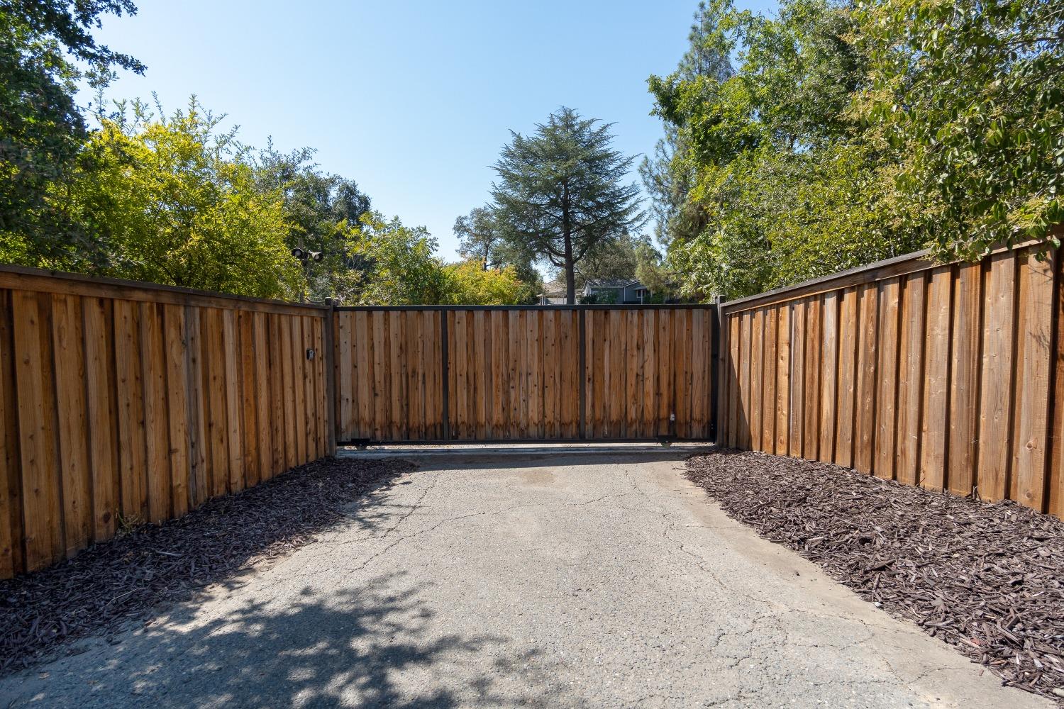 8550 Greenback Lane