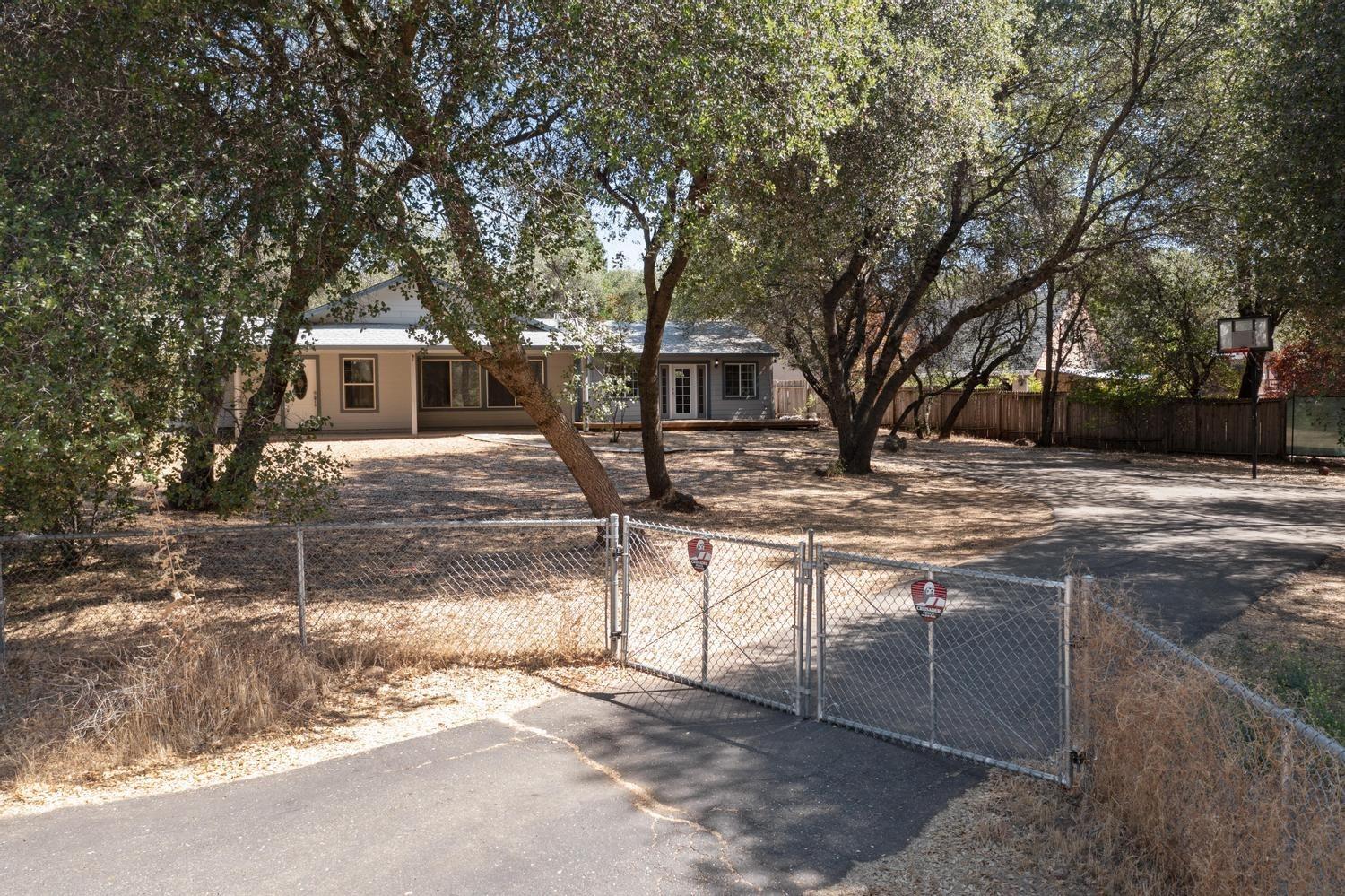 3816 Crosswood Drive