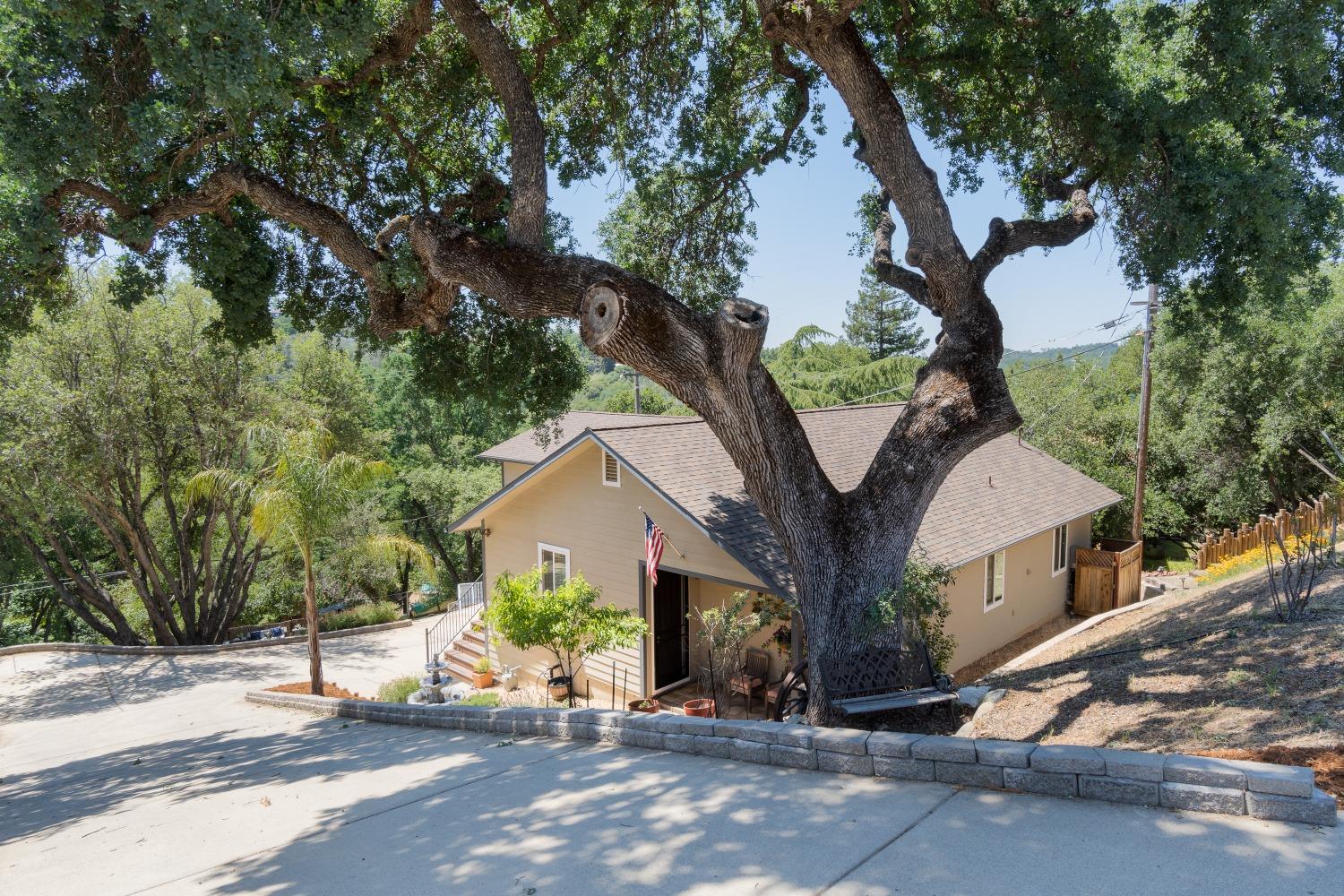 1590 Loma Verde Drive