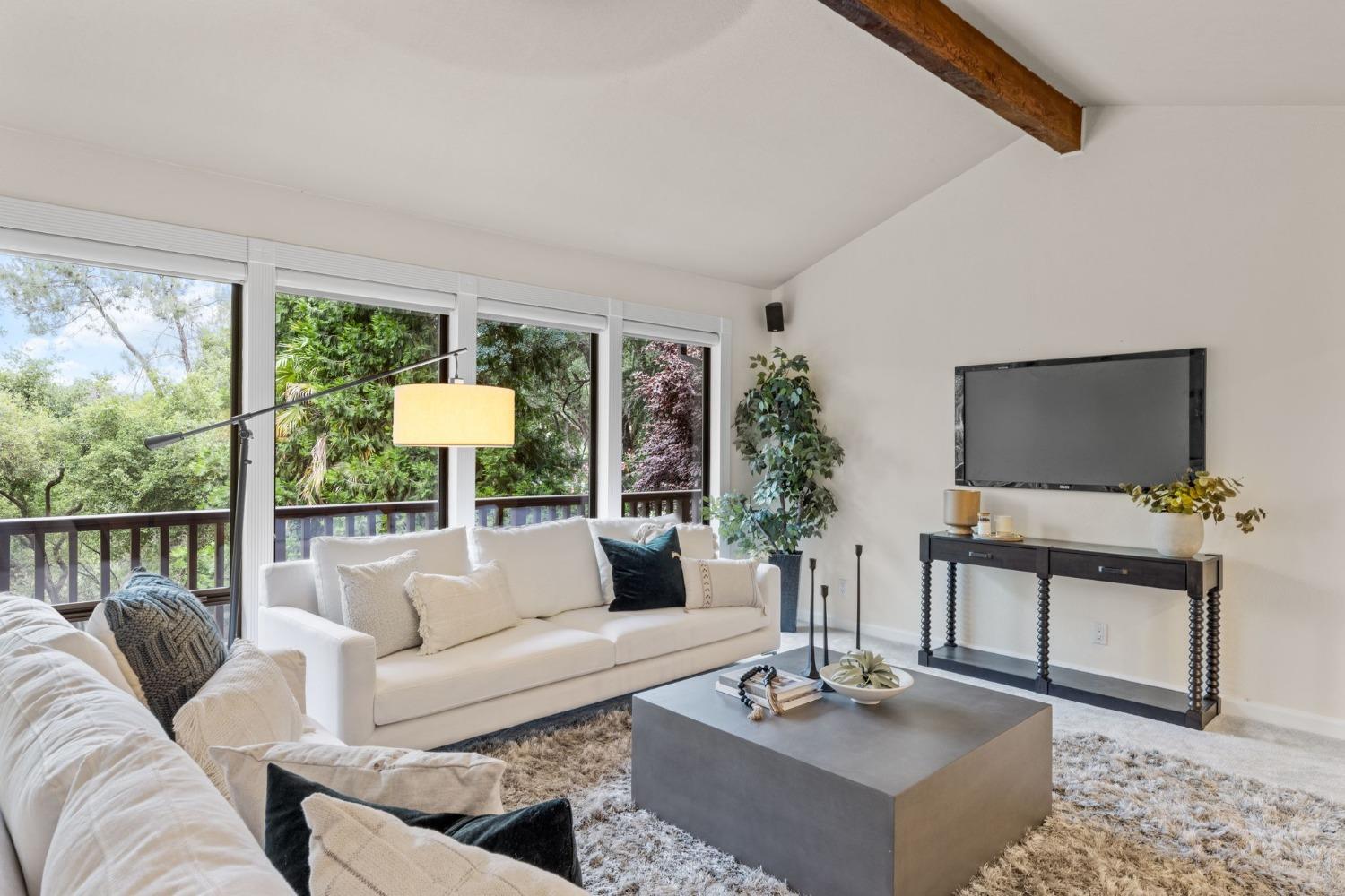 598 Encina Drive
