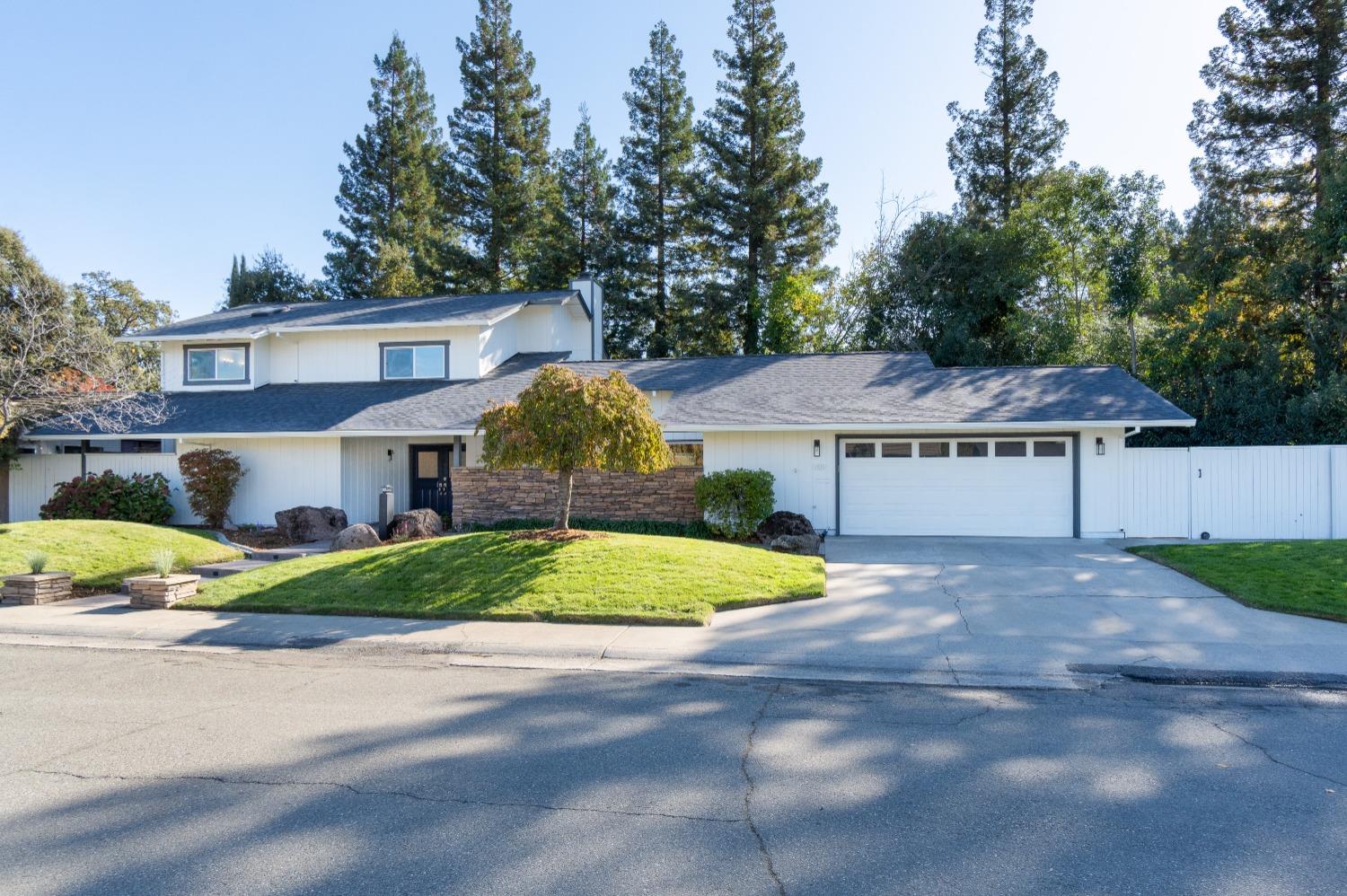 809 Lake Oak Court
