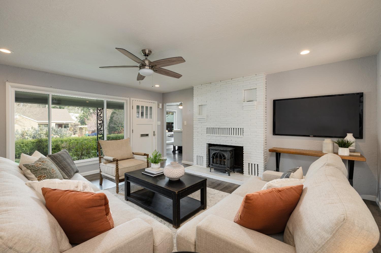 1376 Martin Lane