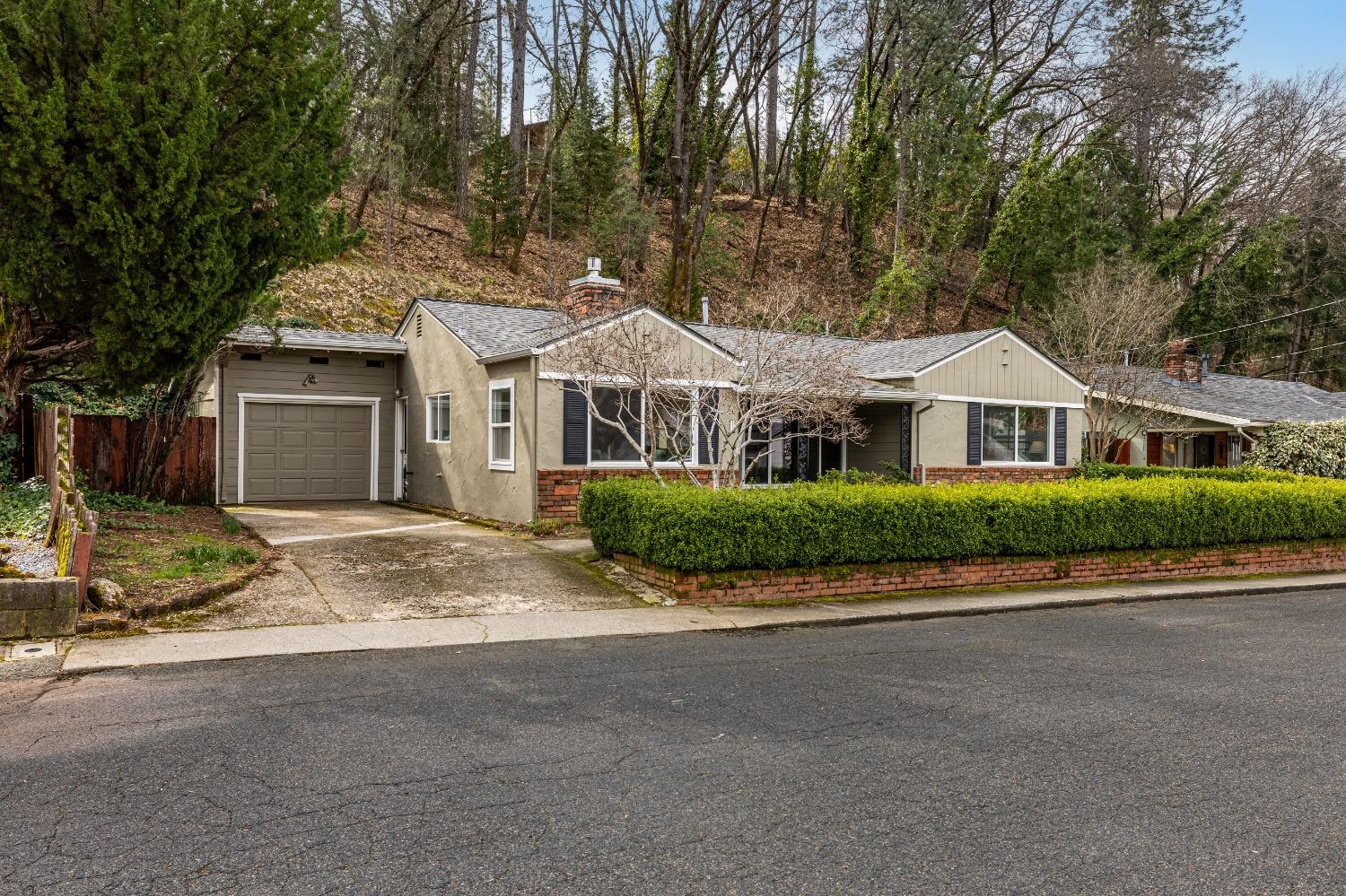 1376 Martin Lane