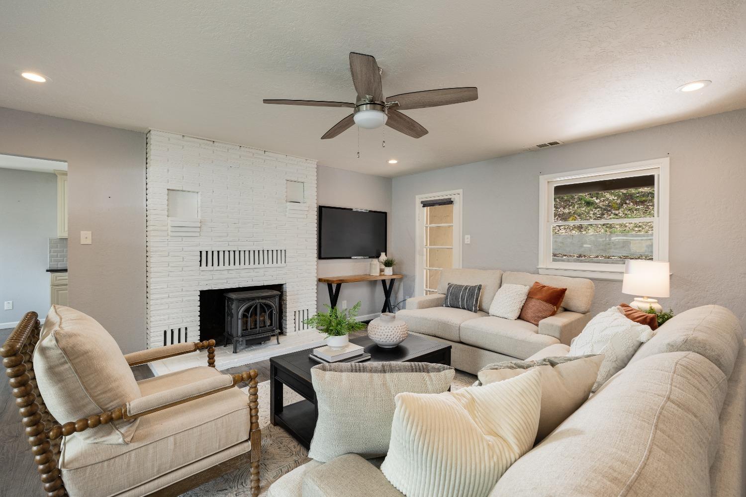 1376 Martin Lane