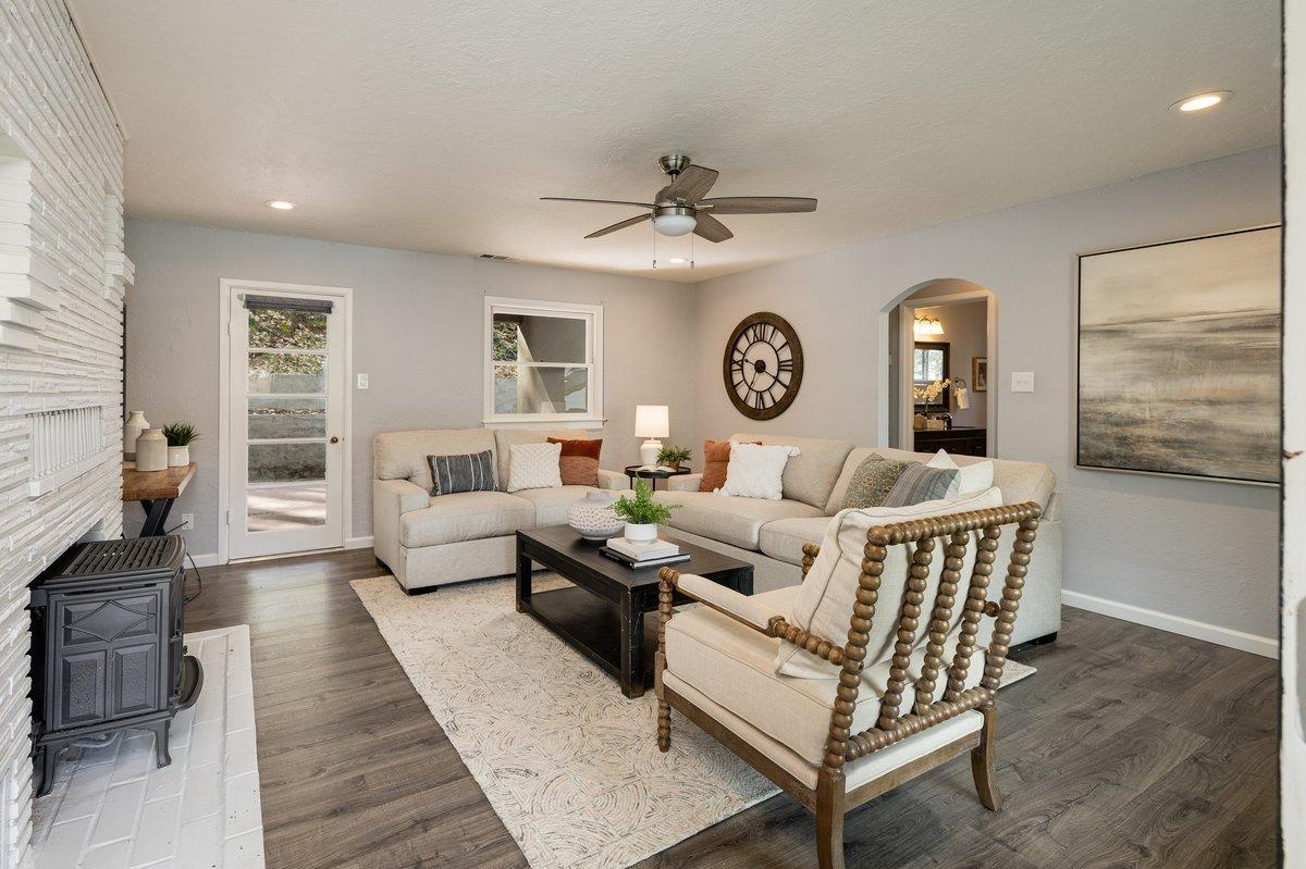 1376 Martin Lane
