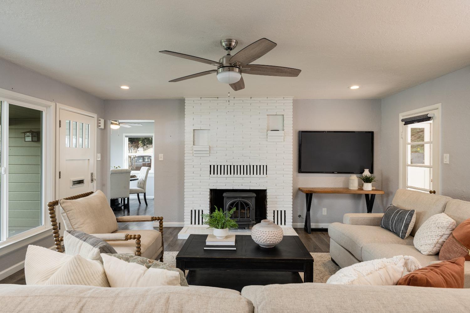 1376 Martin Lane