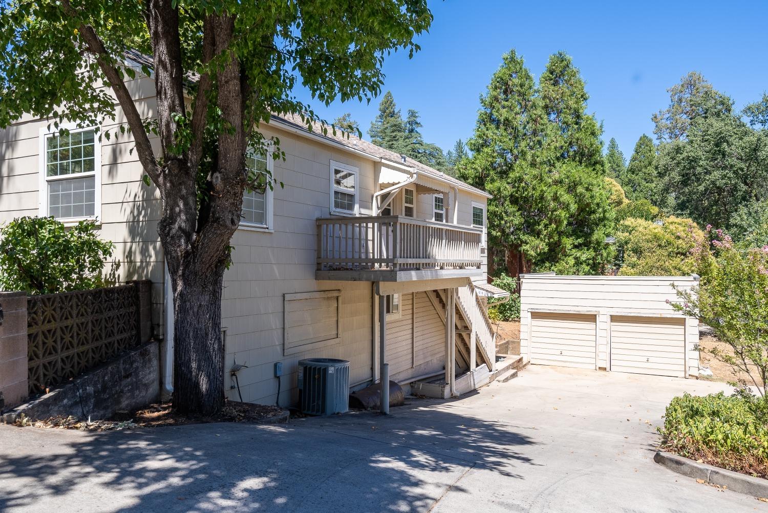 949 Simas Way