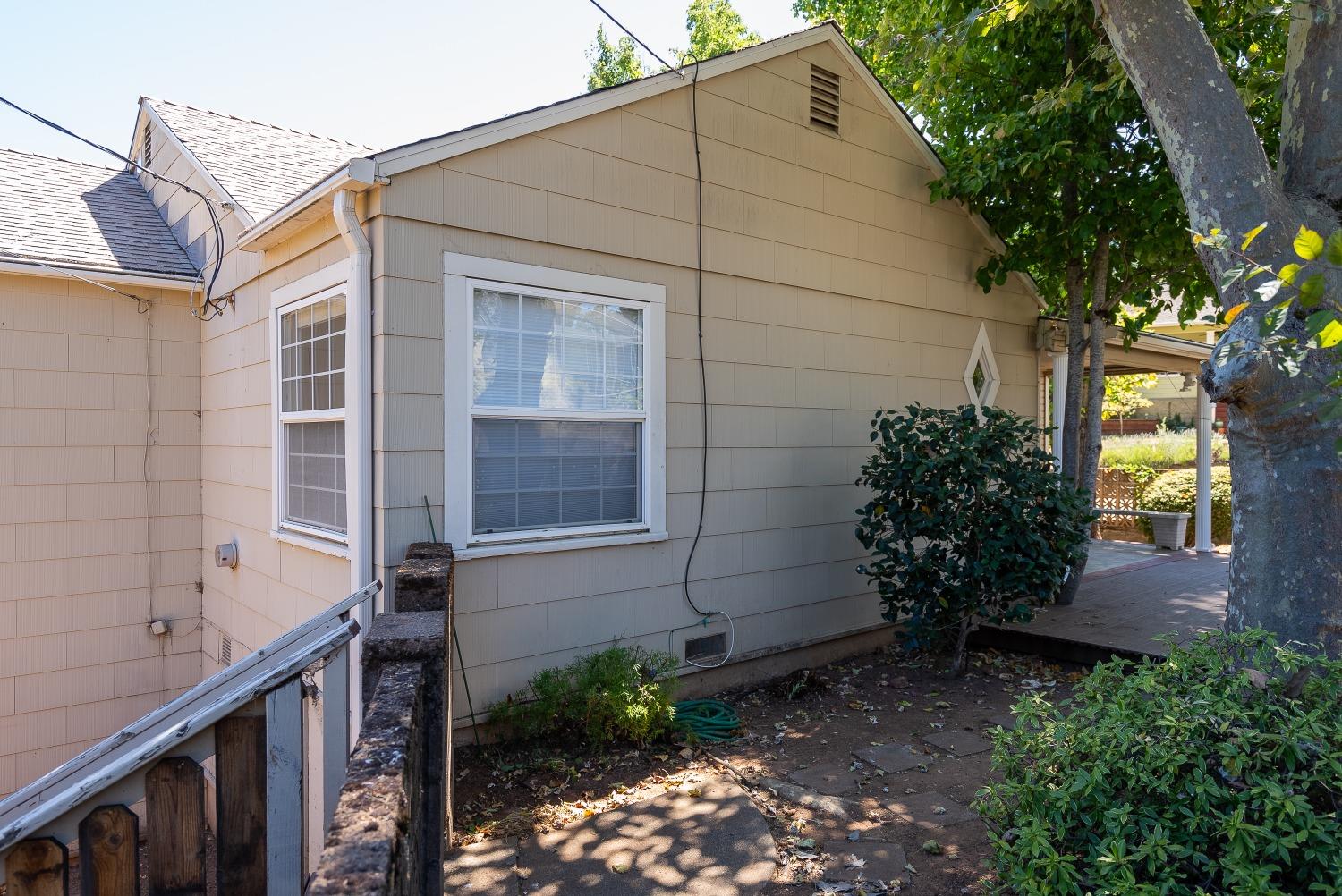 949 Simas Way