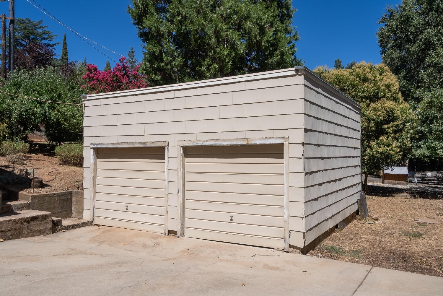 949 Simas Way