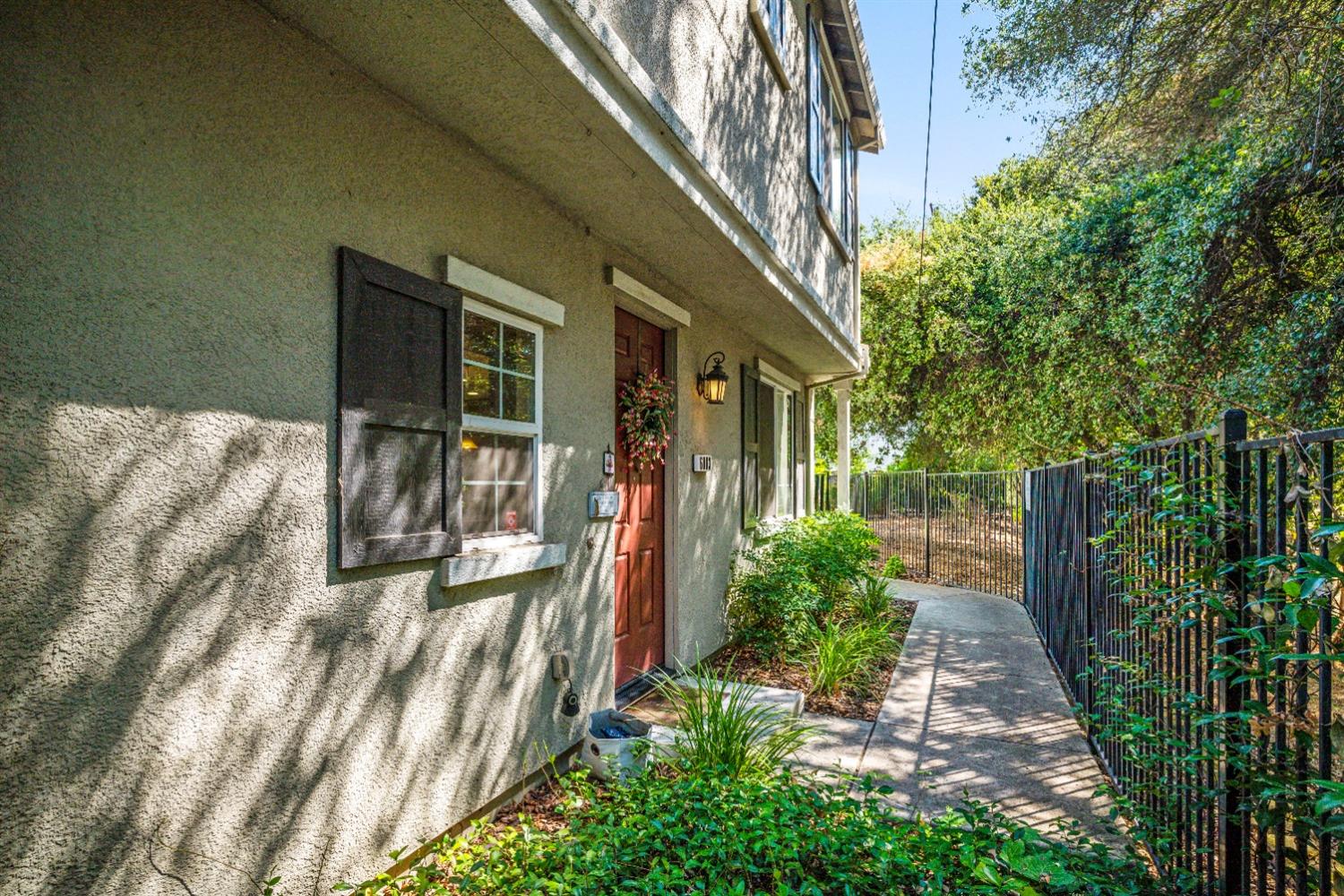 6083 Camden Circle
