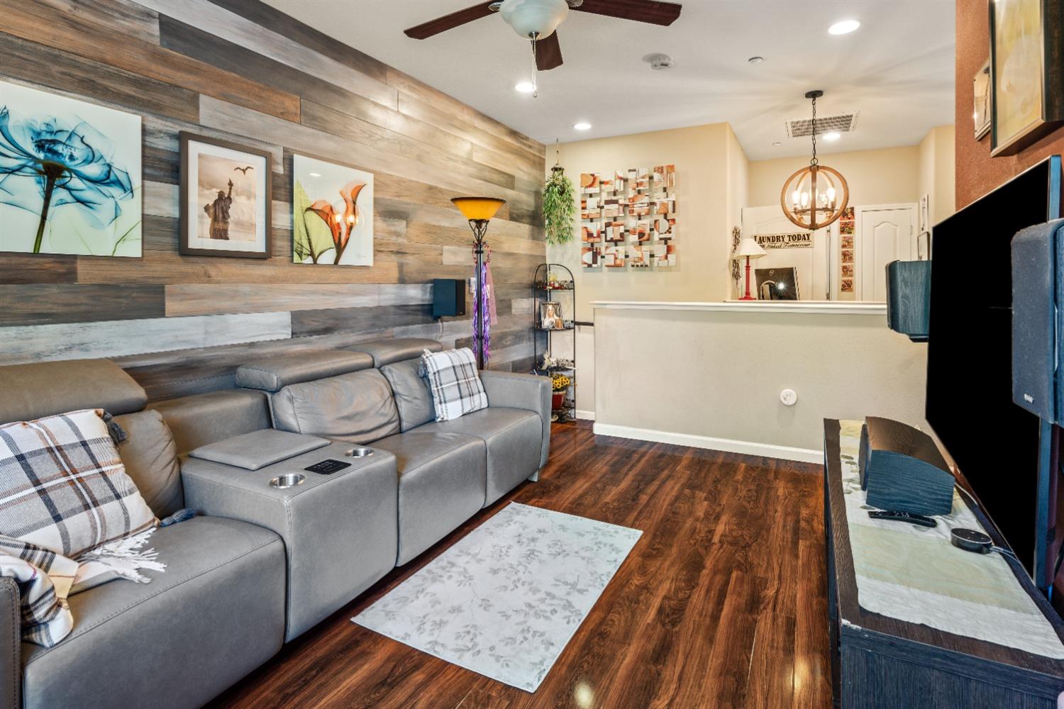 6083 Camden Circle