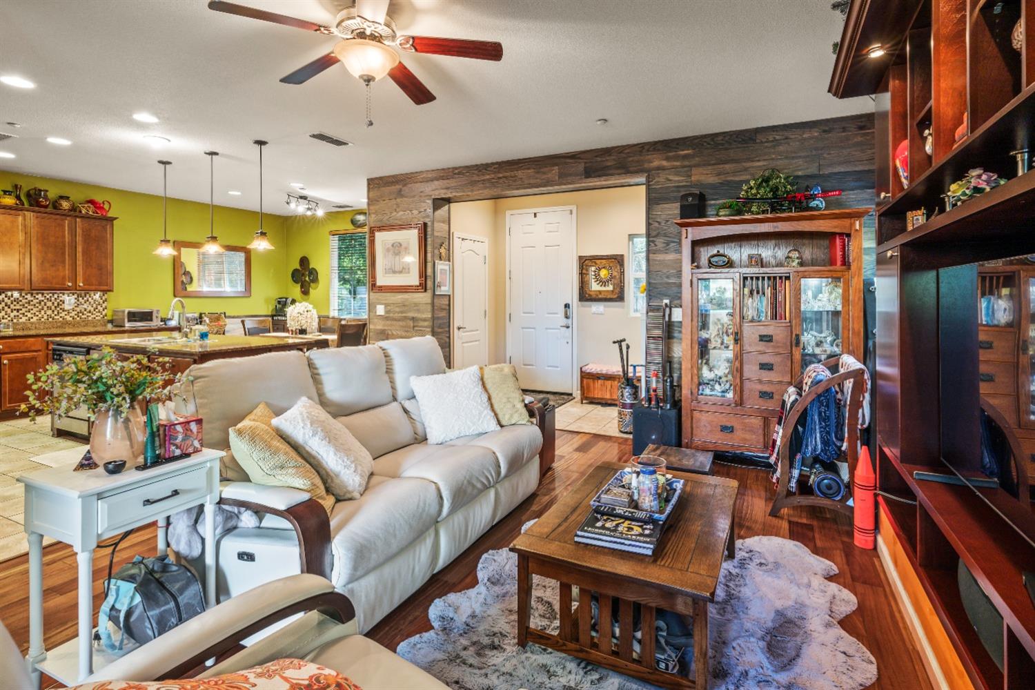 6083 Camden Circle