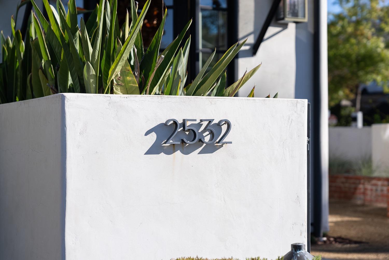 2532 Via Fiori