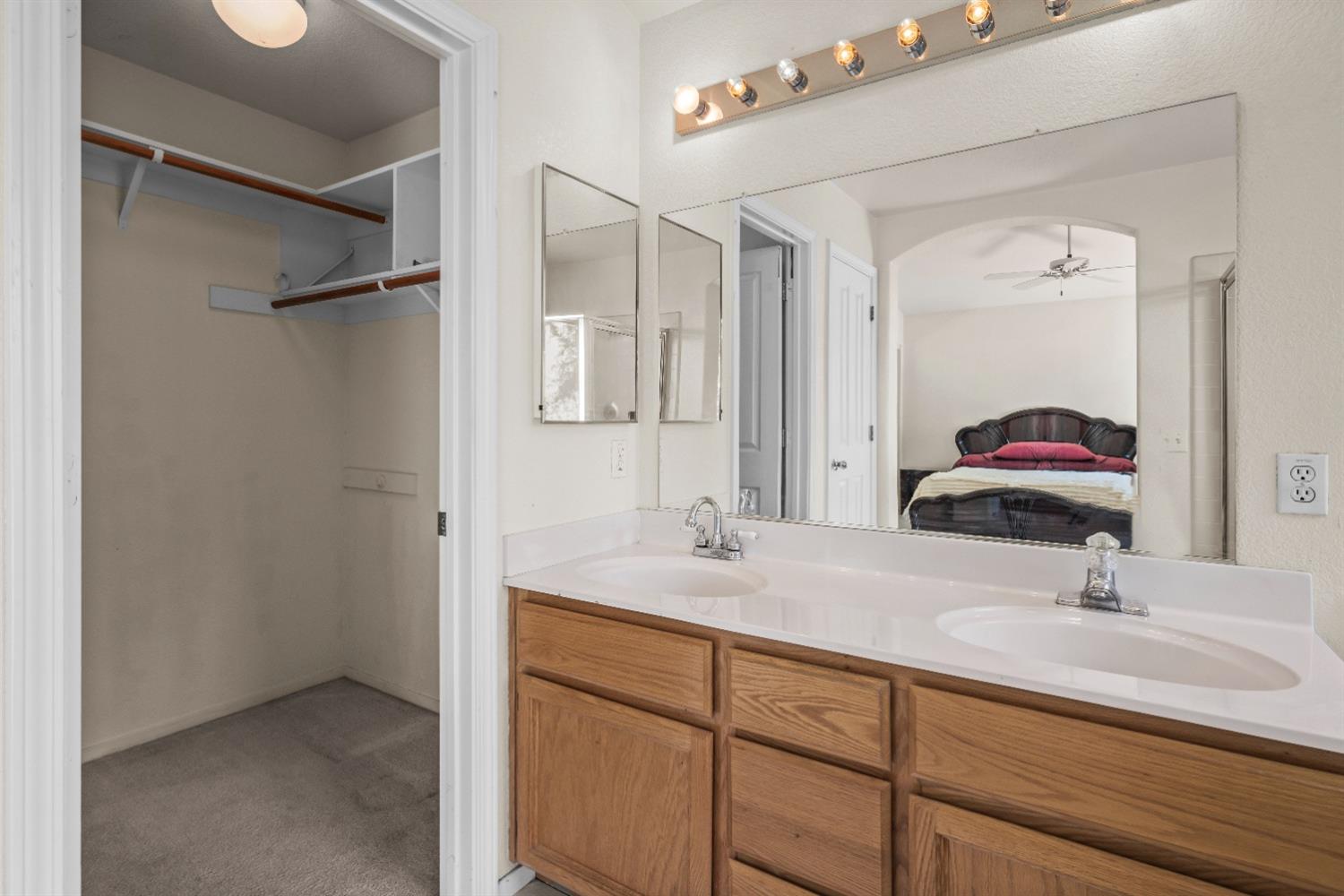 8422 Adagio Way