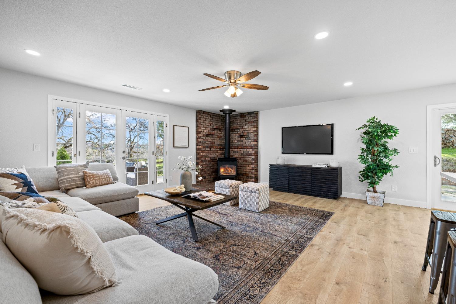 6541 Crystal Boulevard