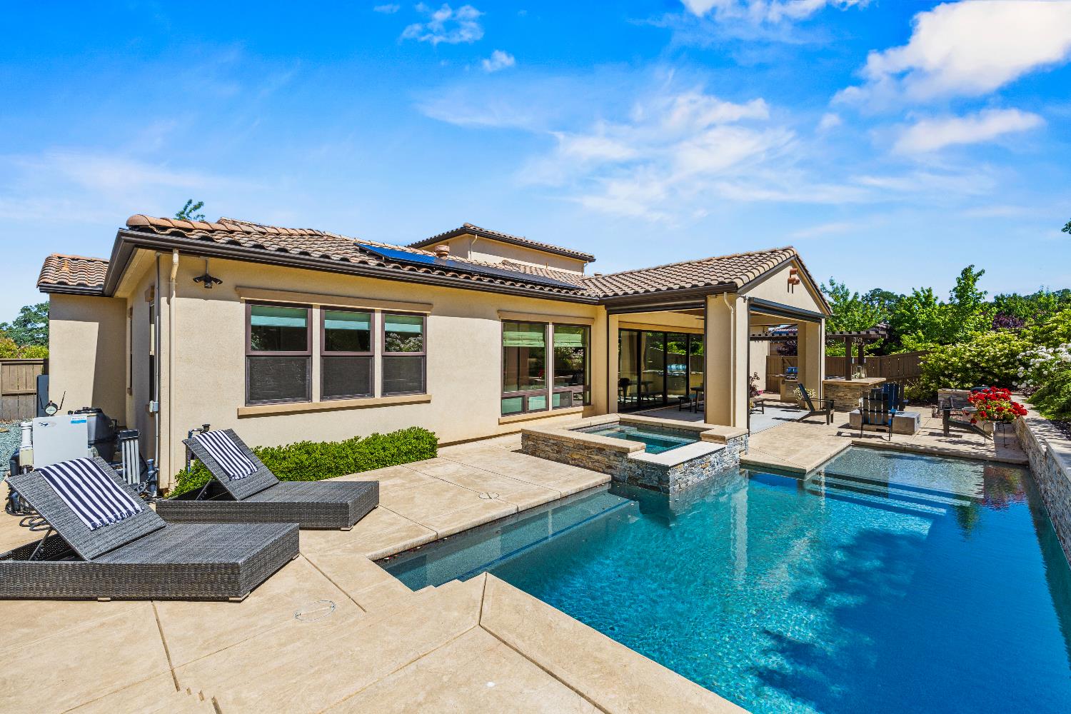 109 Chardin Place