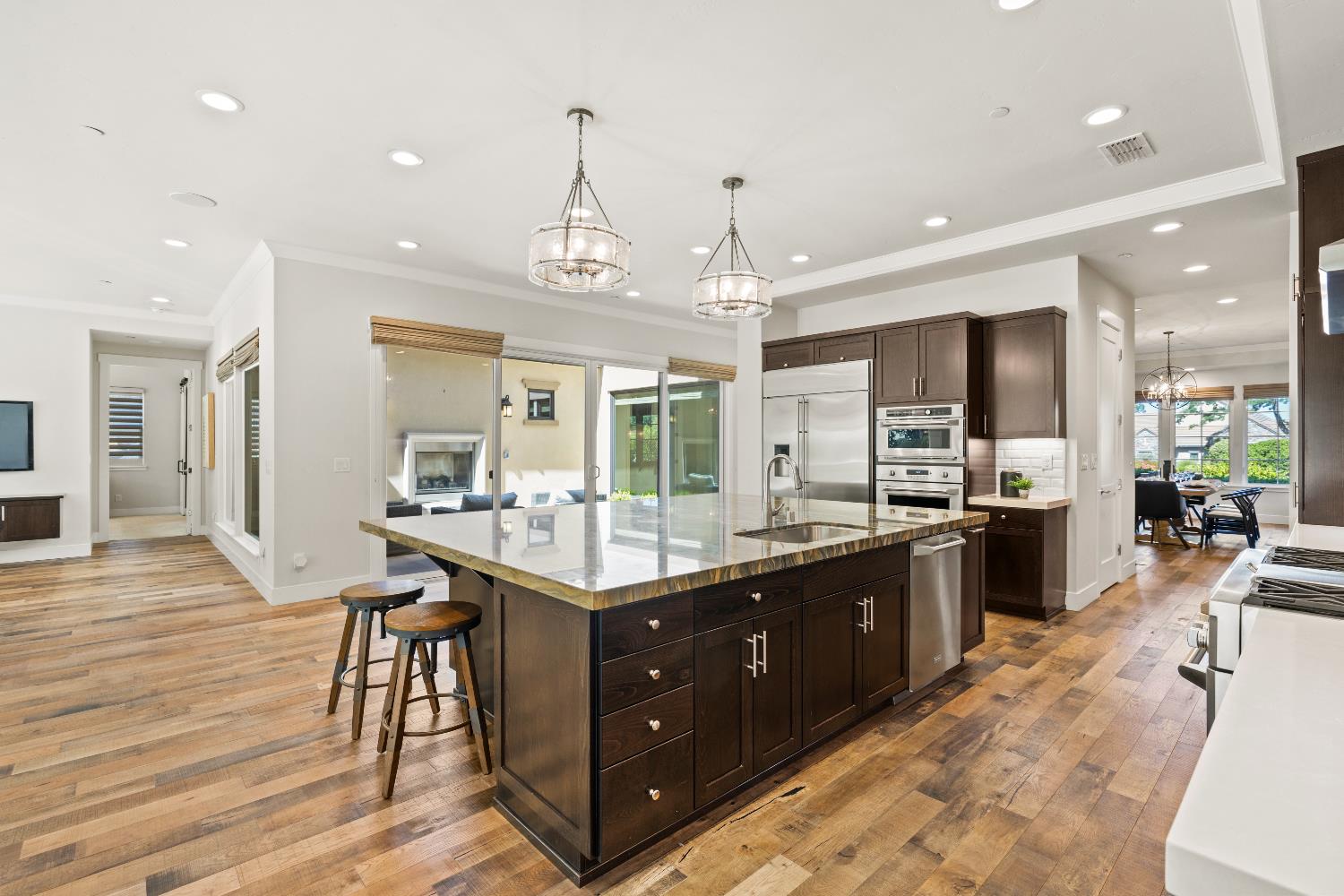 109 Chardin Place