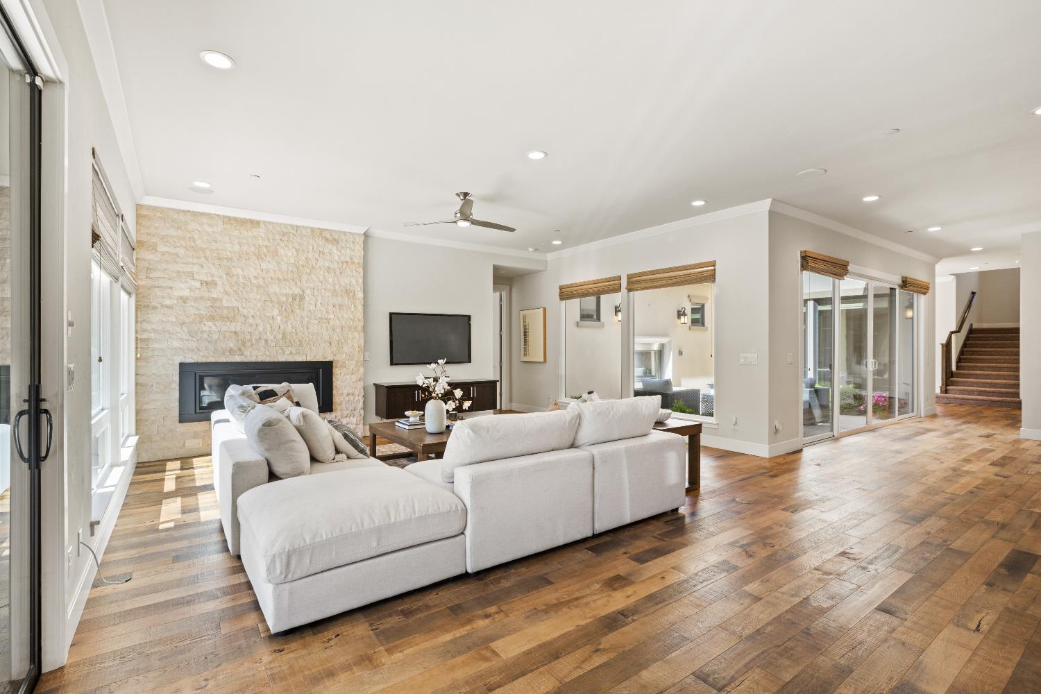 109 Chardin Place