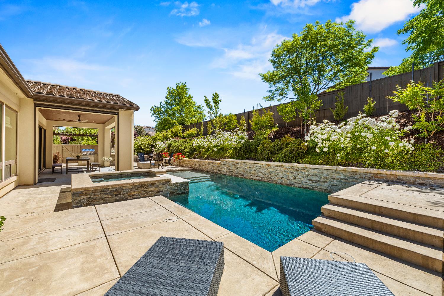 109 Chardin Place