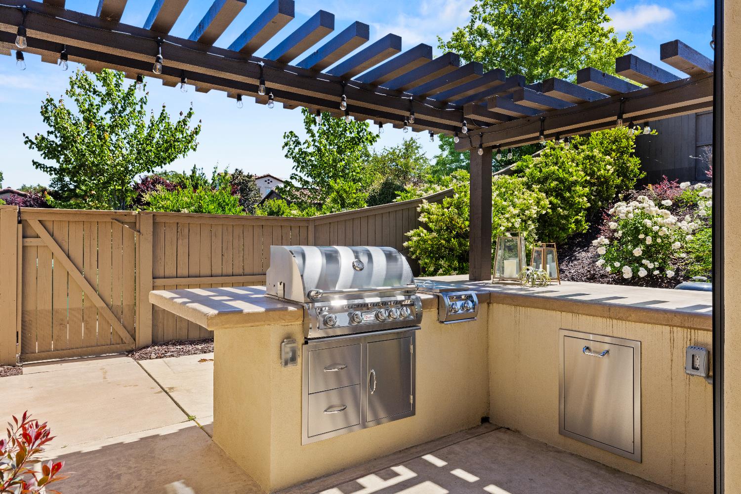 109 Chardin Place