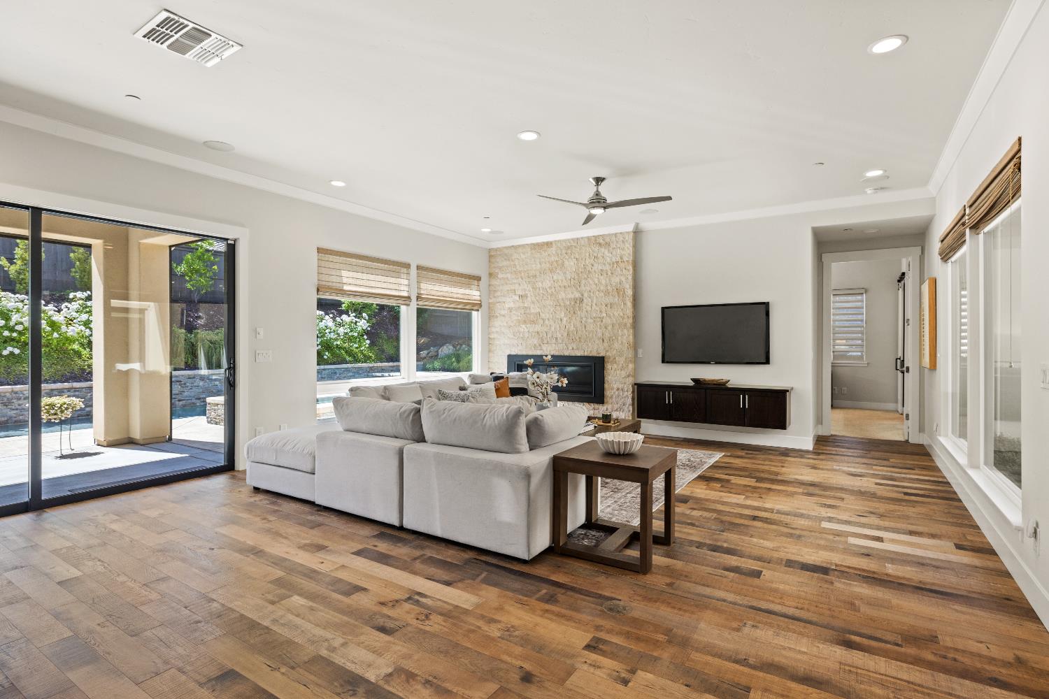 109 Chardin Place