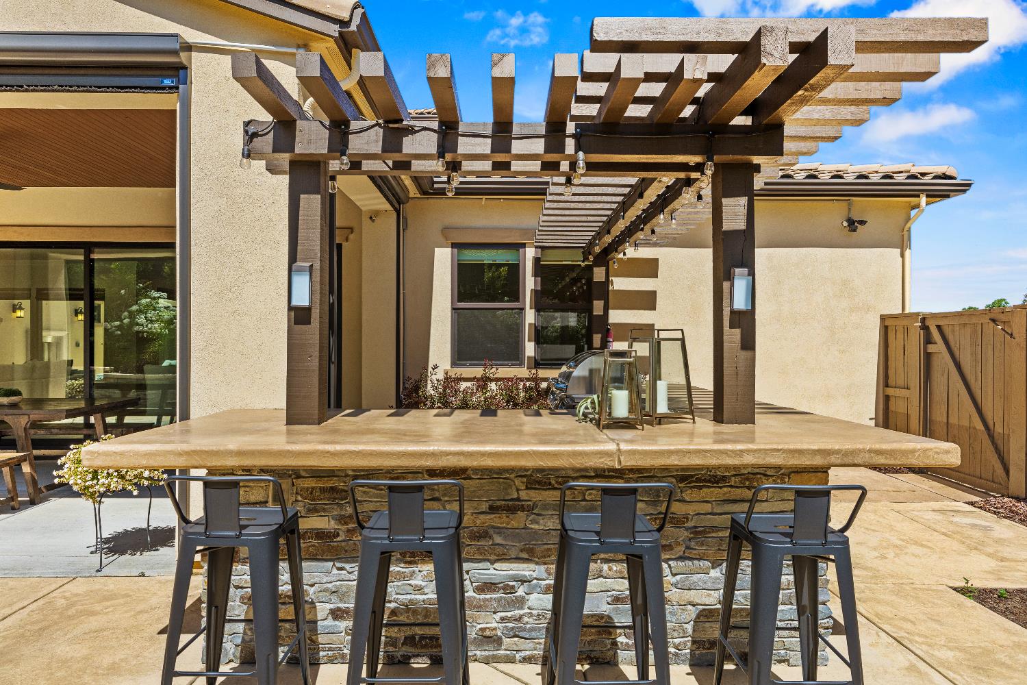 109 Chardin Place