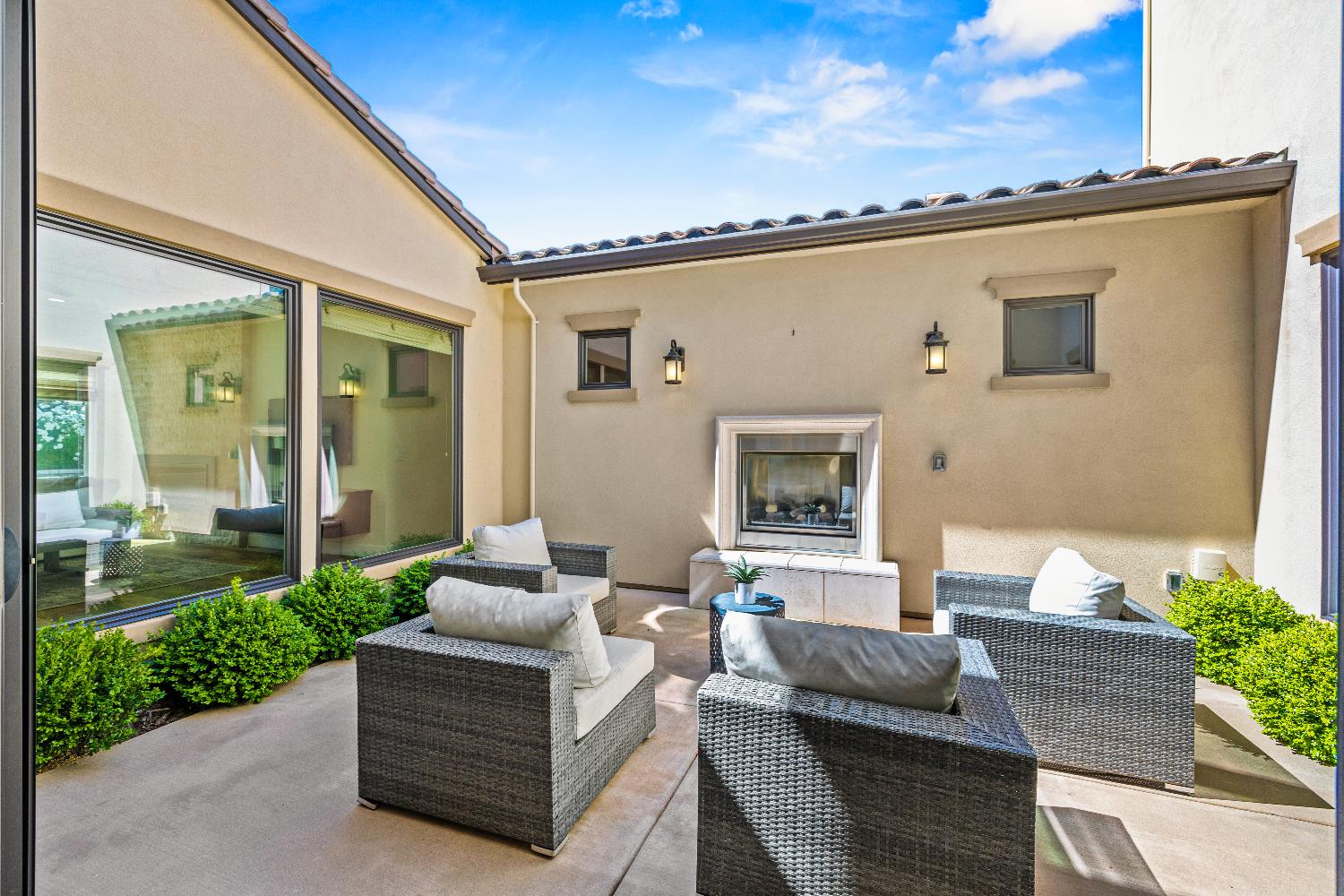 109 Chardin Place