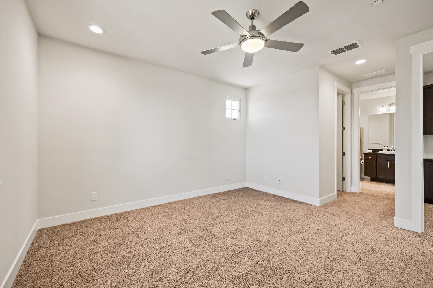 109 Chardin Place